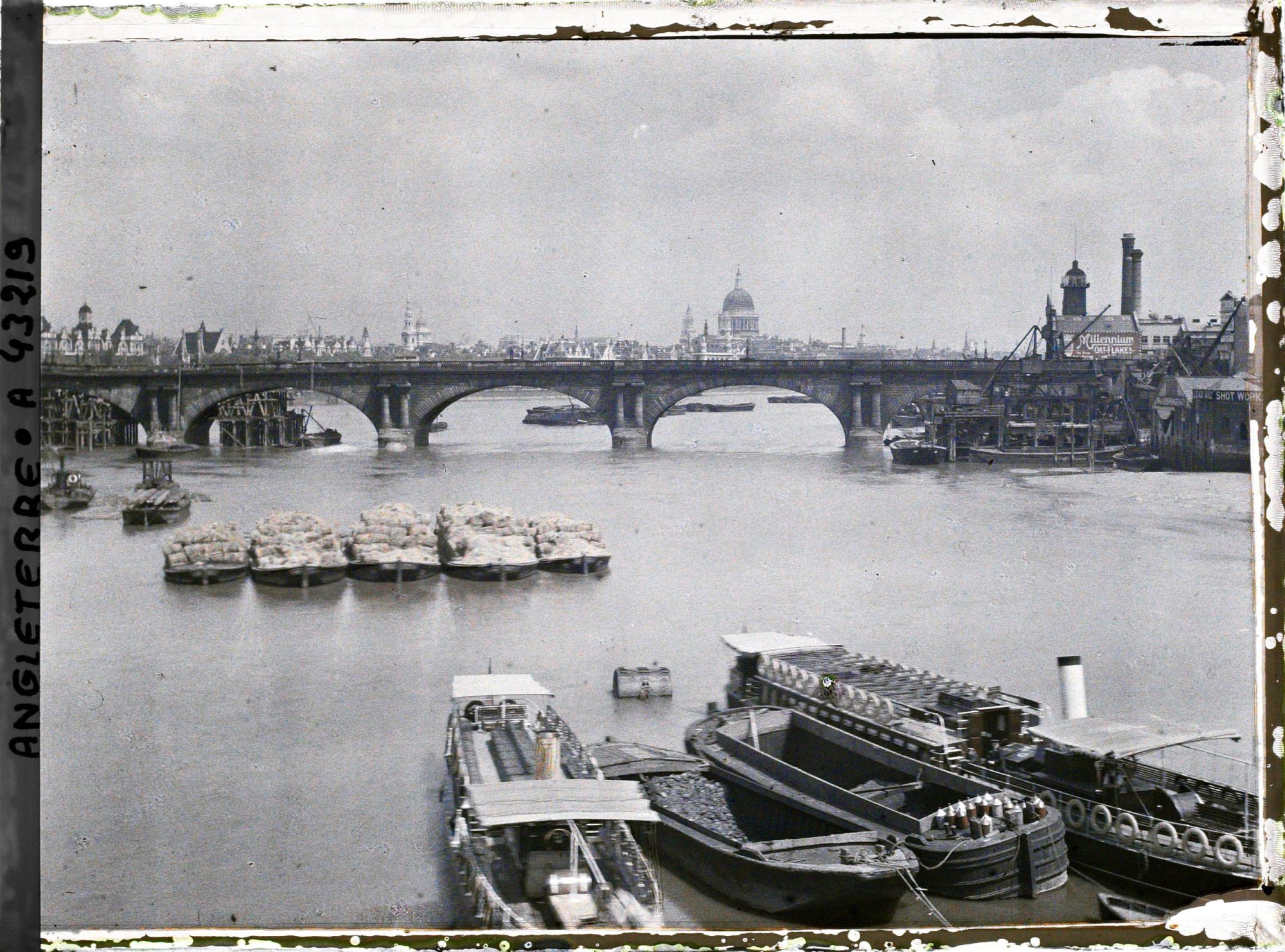 Image représentant La Tamise et au fond Saint Paul