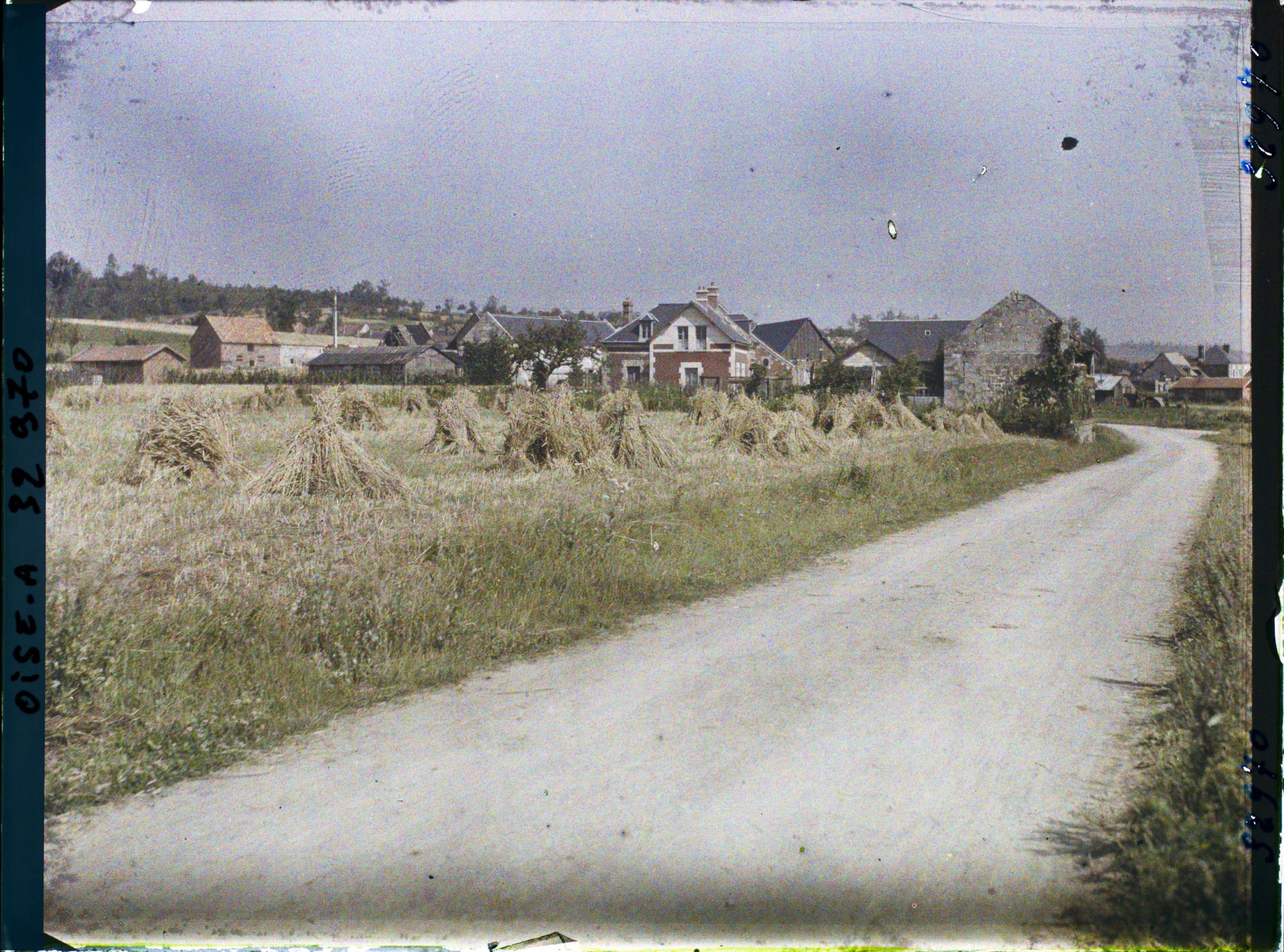 Image représentant France, Chiry, Entrée Sud Est du Village