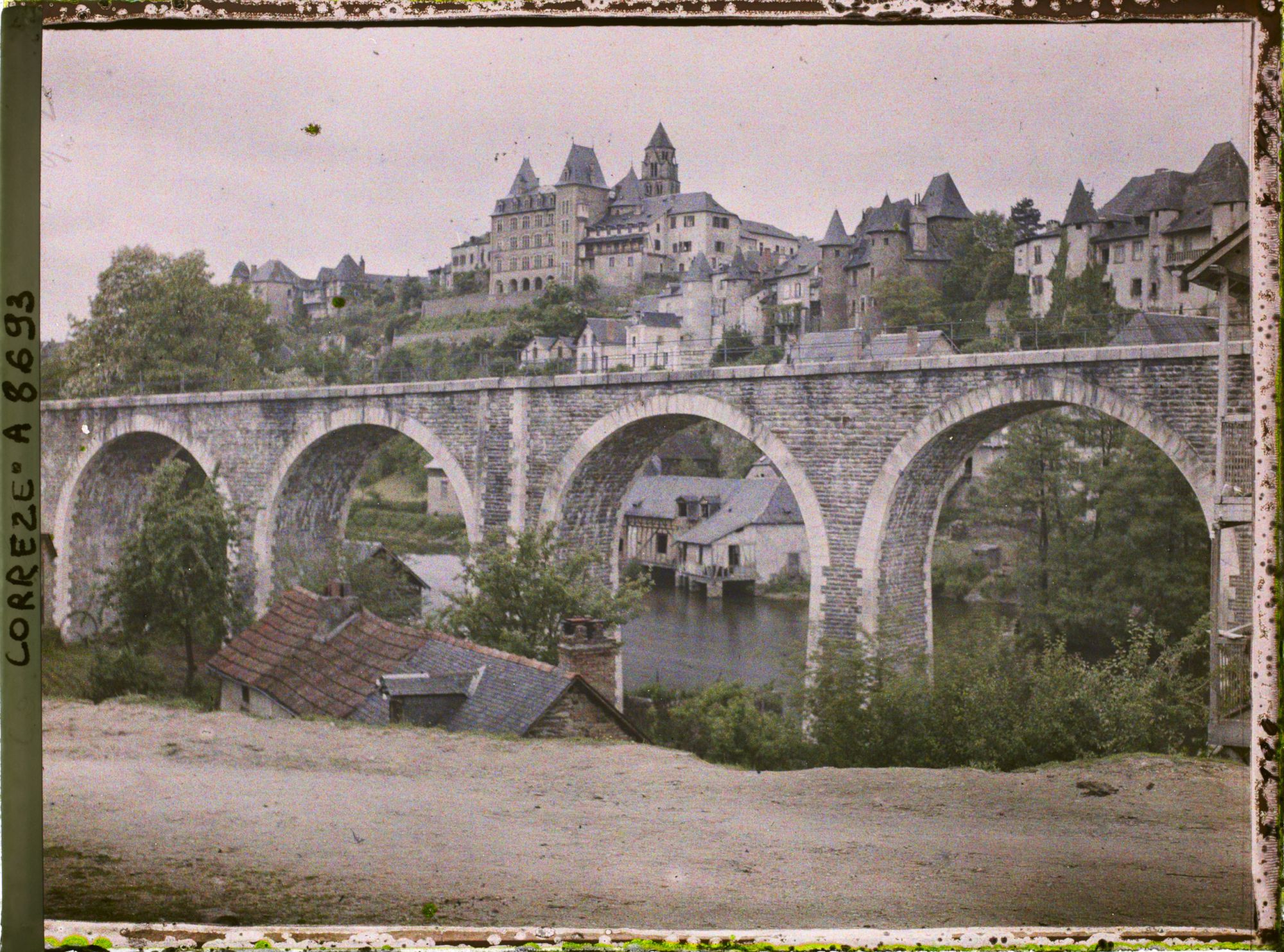 Image représentant Vue générale de la ville avec le viaduc au premier plan