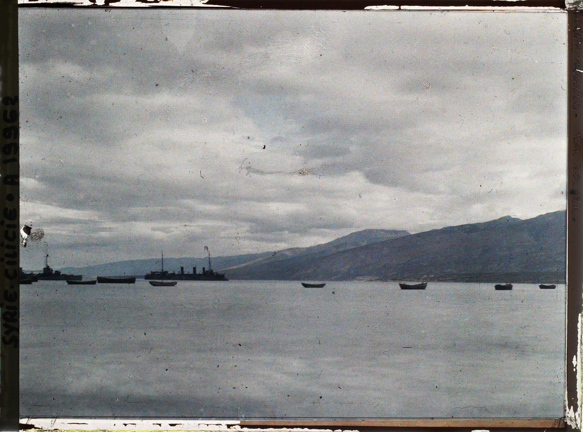 Image représentant Bateaux au mouillage dans la rade