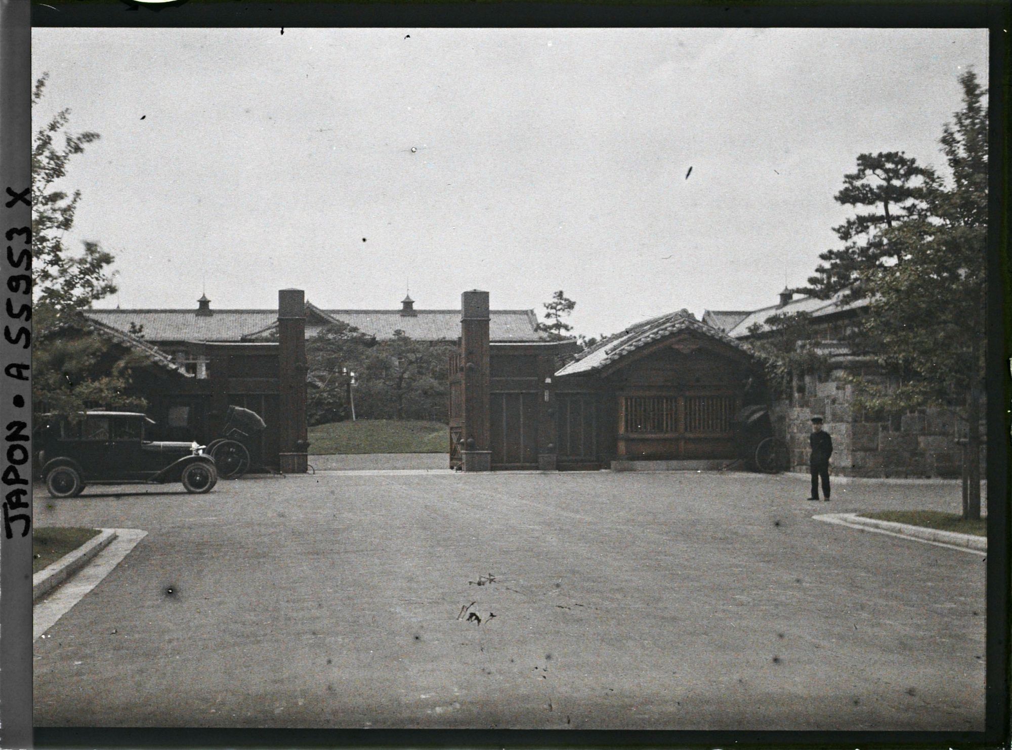 Image représentant Ecole d'Aoyama ou bien école Gakushuin réservée à l'aristocratie (?)