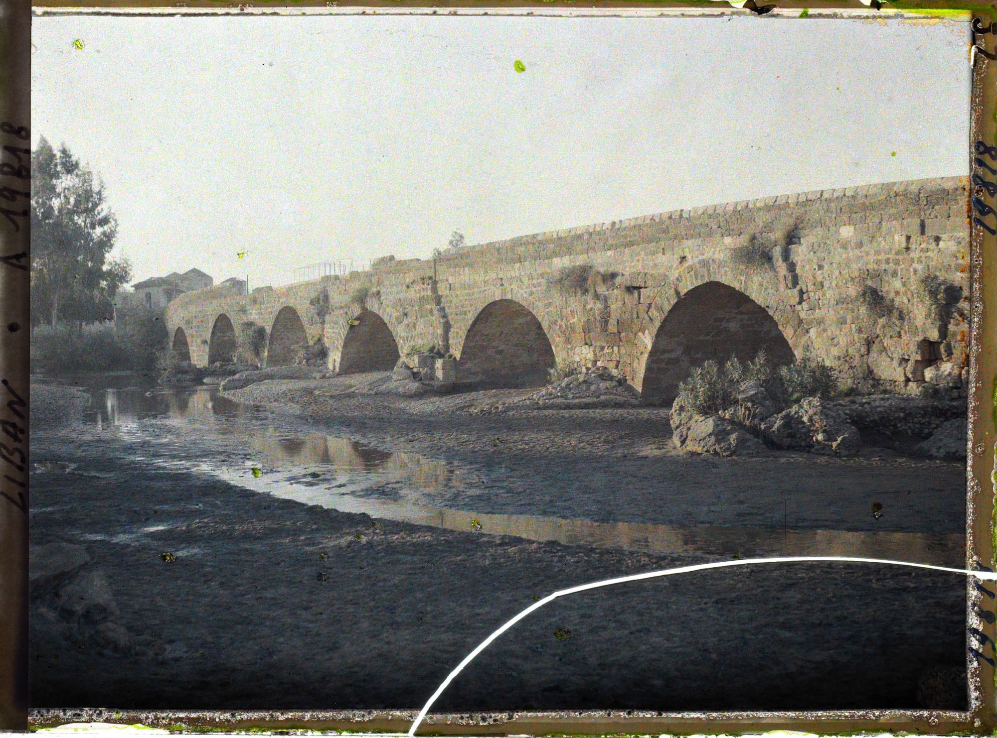 Image représentant Un pont frontalier