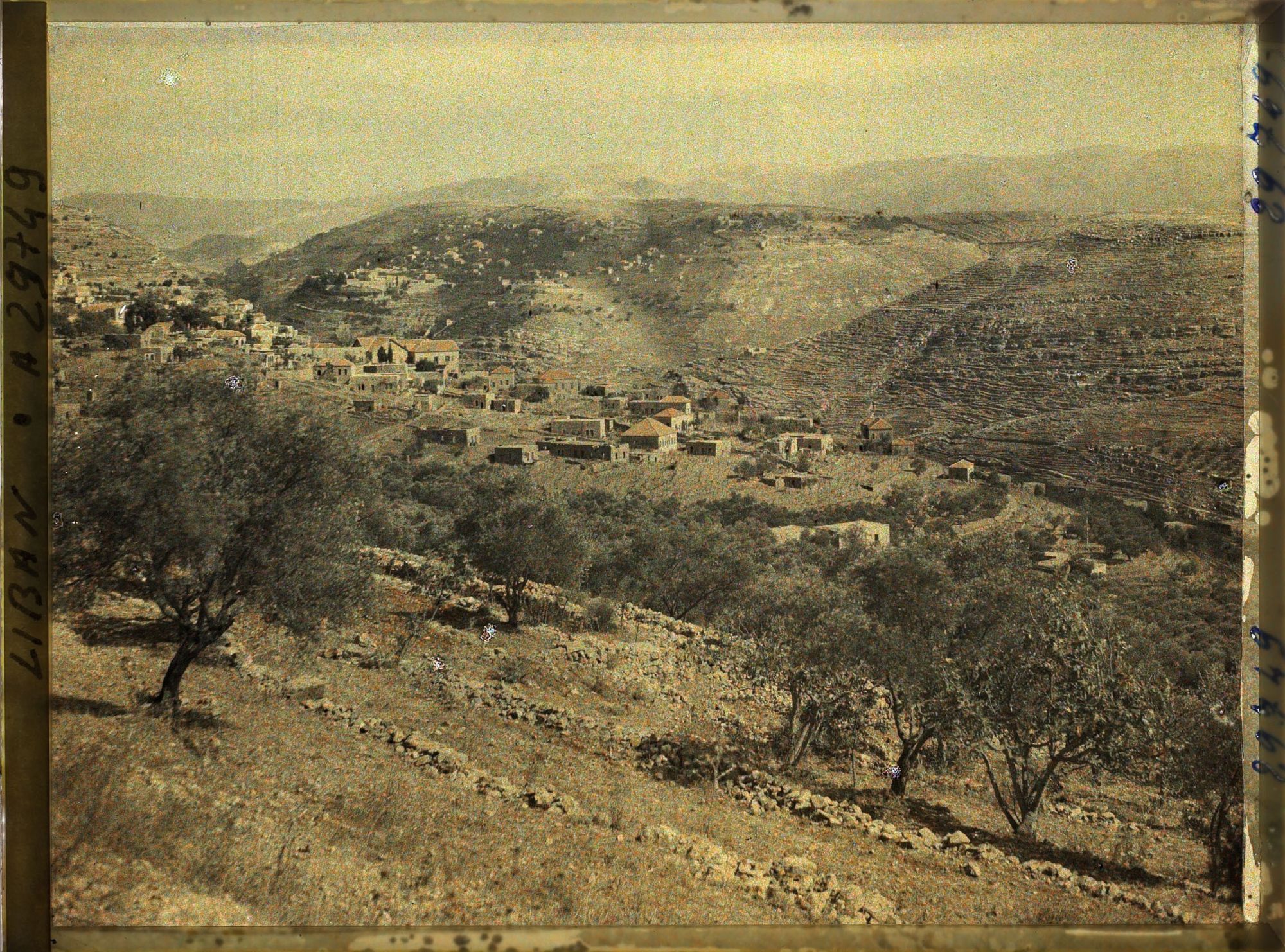 Image représentant Vue vers Deir El-qamar et Beit Ed-dine