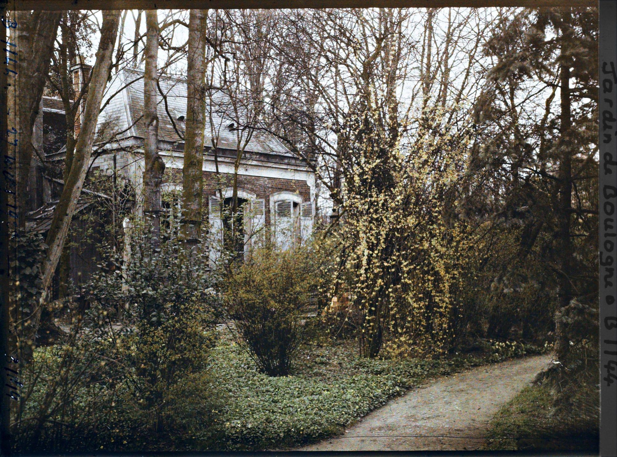 Image représentant Partie voisine du "Laboratoire des Archives de la Planète" avant sa transformation (entre 1924 et 1930) en "Salle des Plaques" (côté est)