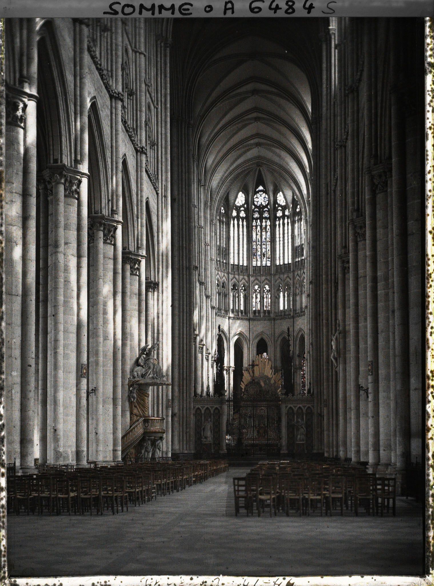 Image représentant France, Amiens, Intérieur de la Cathédrale