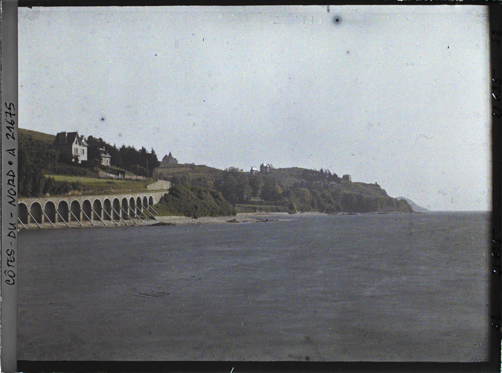 Image représentant La pointe du Château vue de la route de Trestrignel