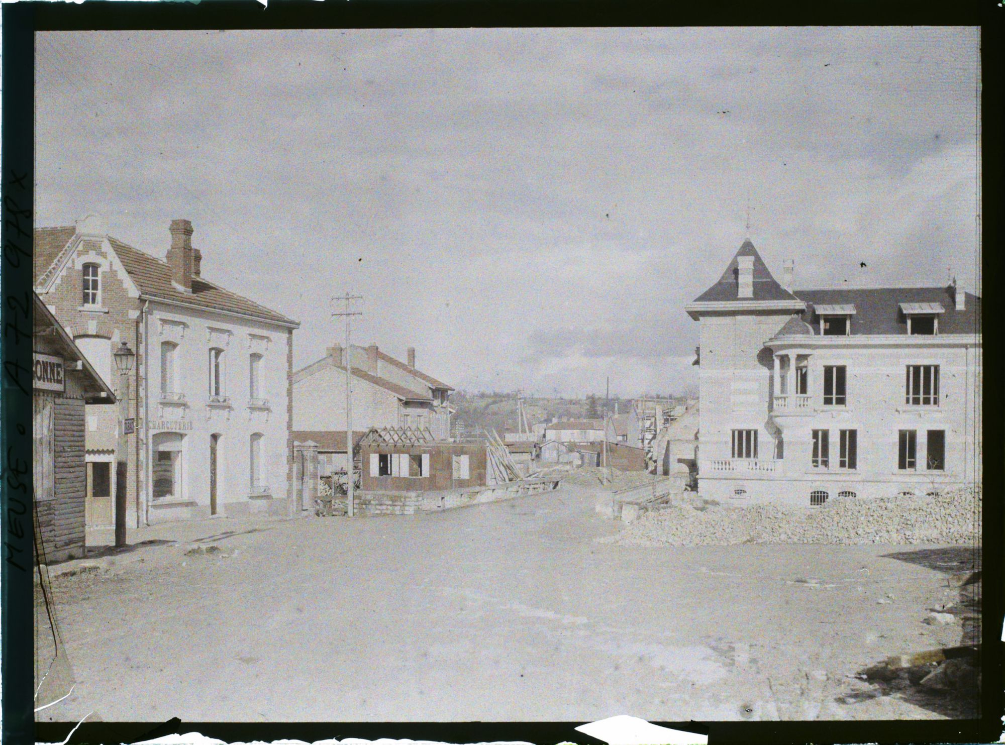 Image représentant France, Varennes, Rue Centrale