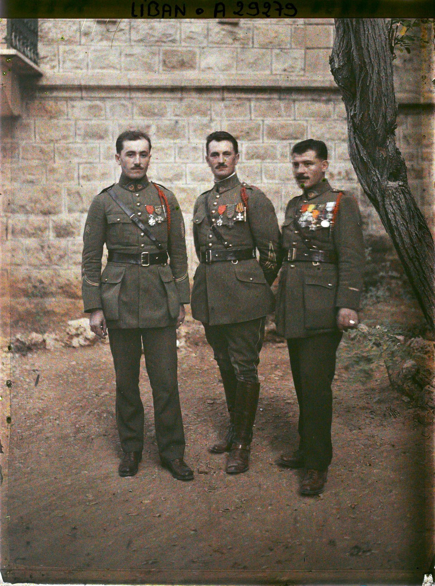 Image représentant Trois officiers français