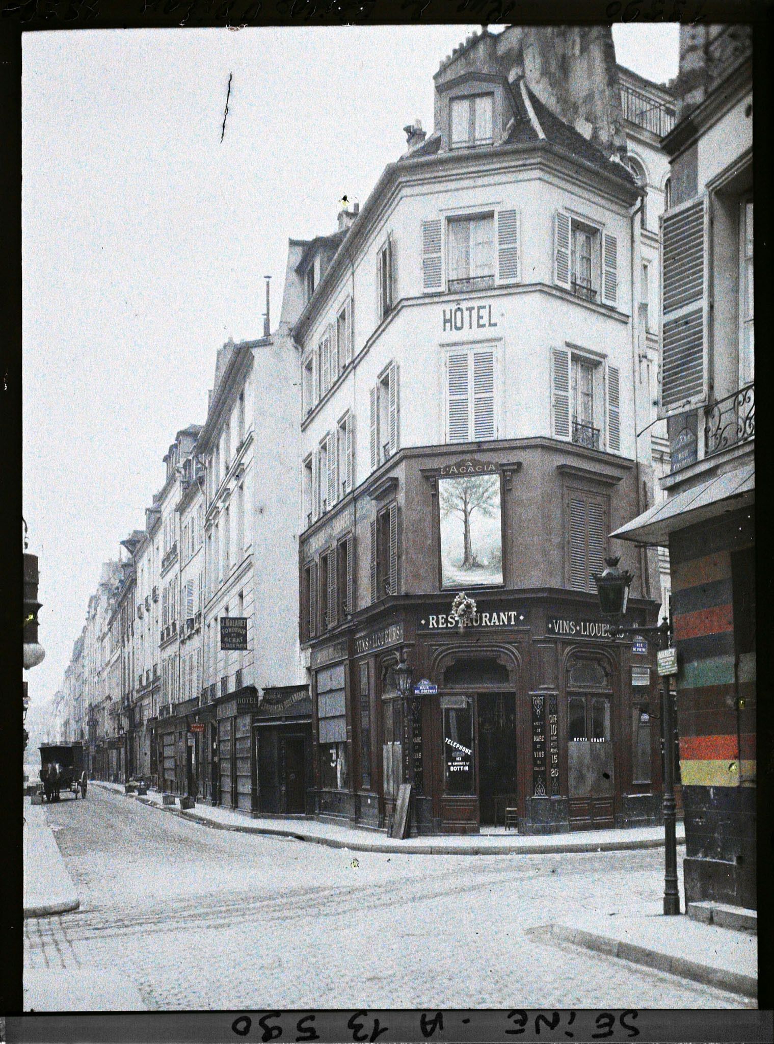 Image représentant L'angle des rues du Poitou et Charlot