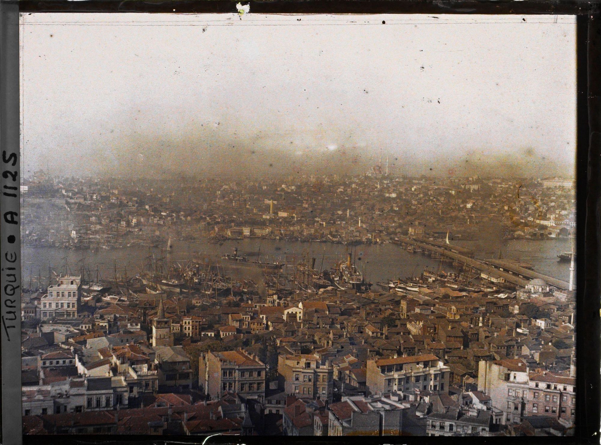 Image représentant La Corne d'Or prise de la tour de Galata vers le port de commerce