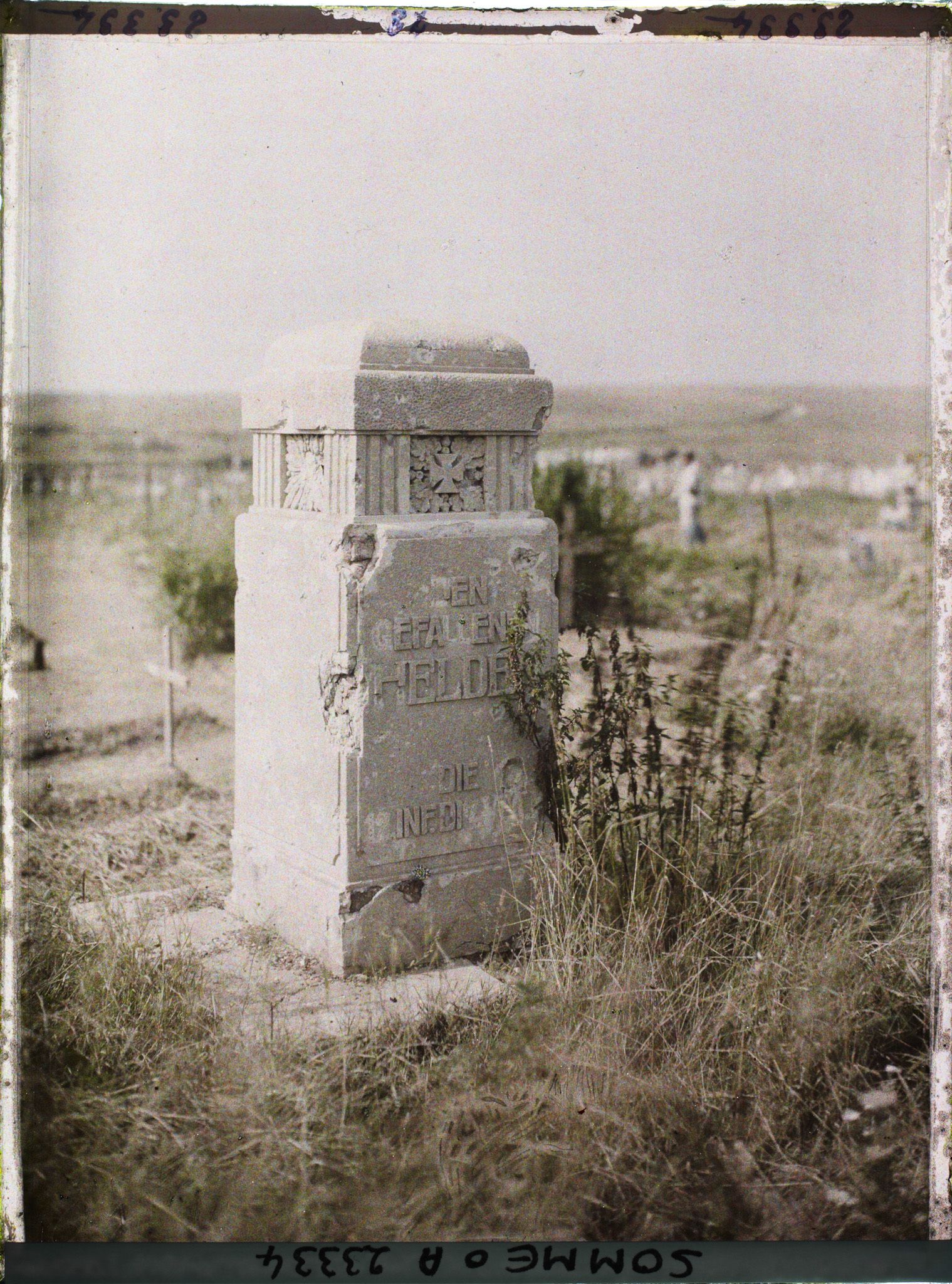 Image représentant France, Combles, Le monument du Cimetière Allemand