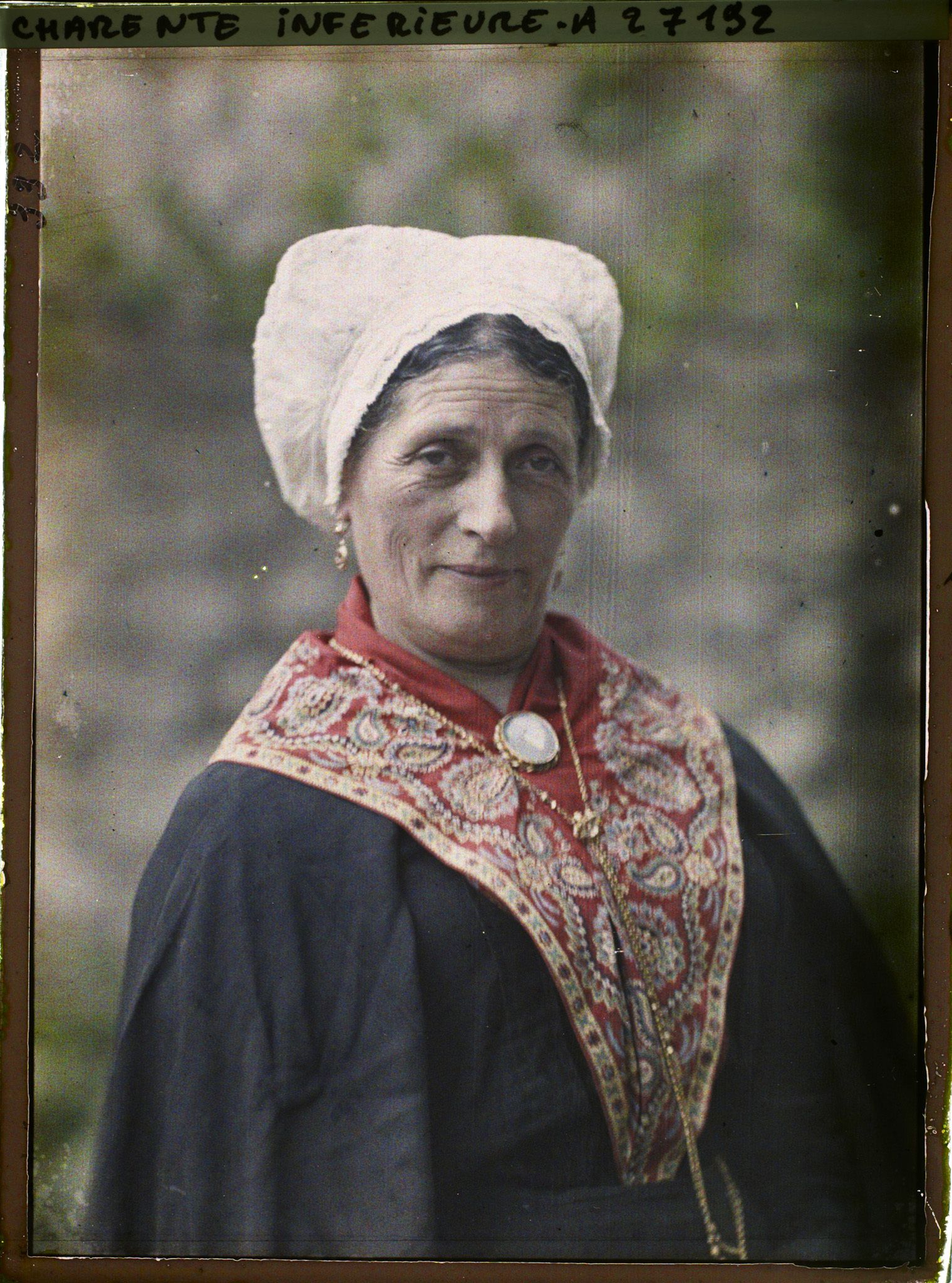 Image représentant Madame Bonnet portant la coiffe rochelaise