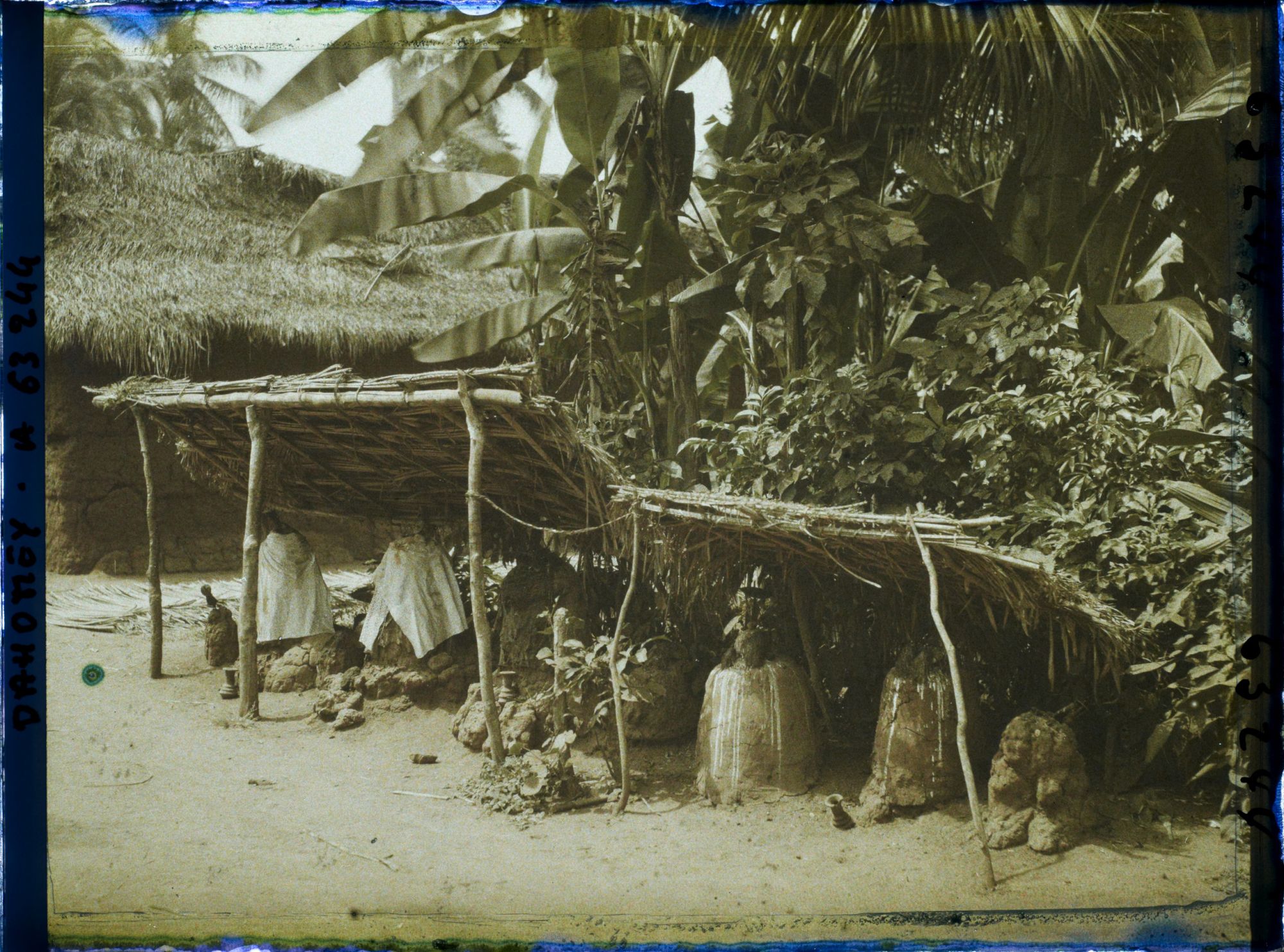 Image représentant Fétiches de la variole Djéholou