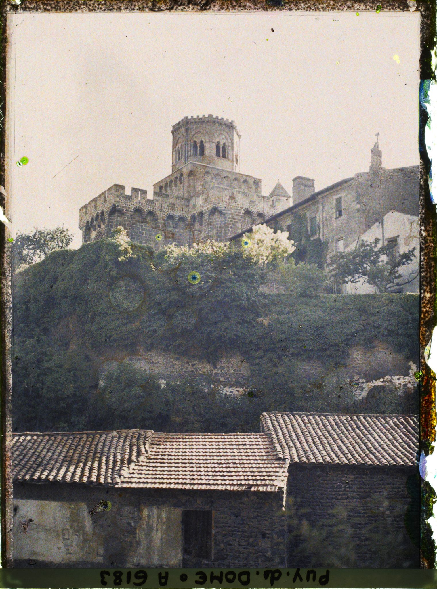 Image représentant France, Royat, La Vieille Eglise Fortifiée