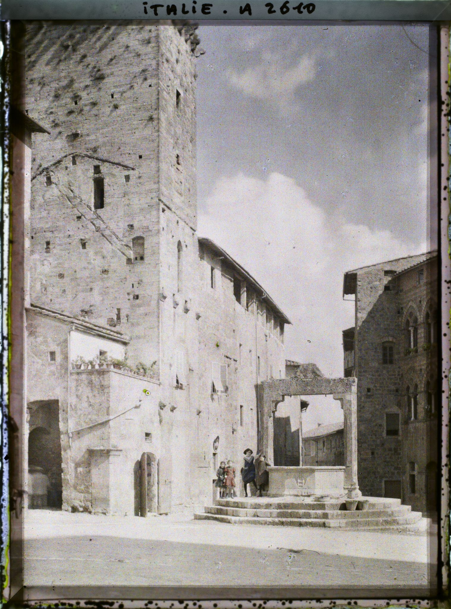 Image représentant Place de la Cisterna et la tour du Diable