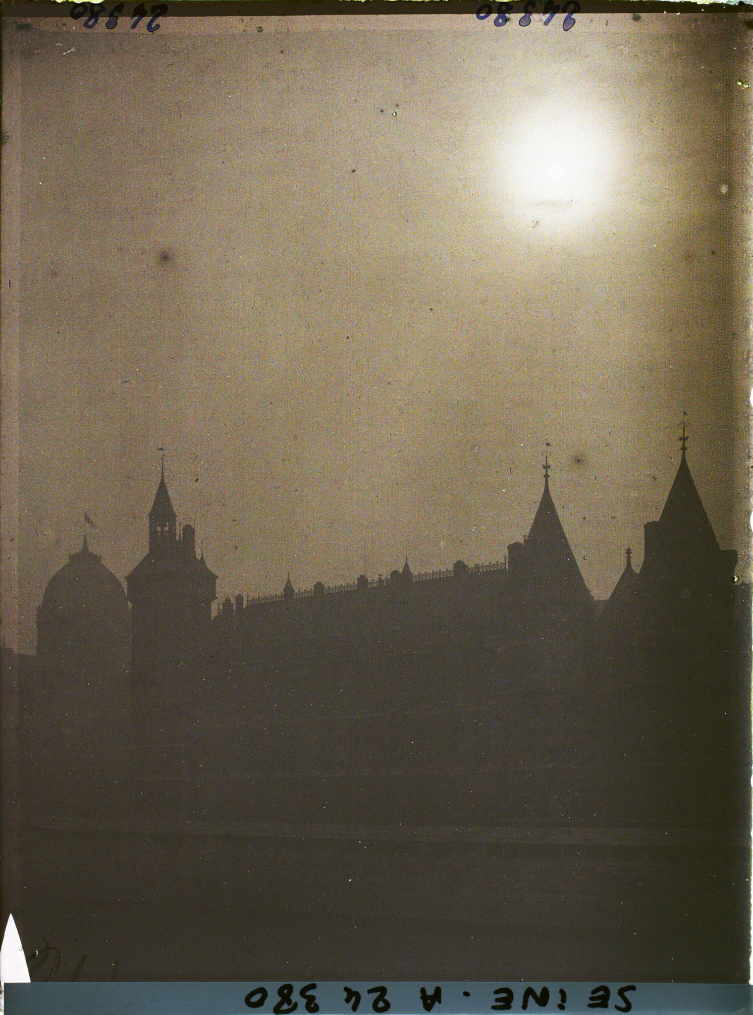 Image représentant Le Palais de Justice dans le brouillard