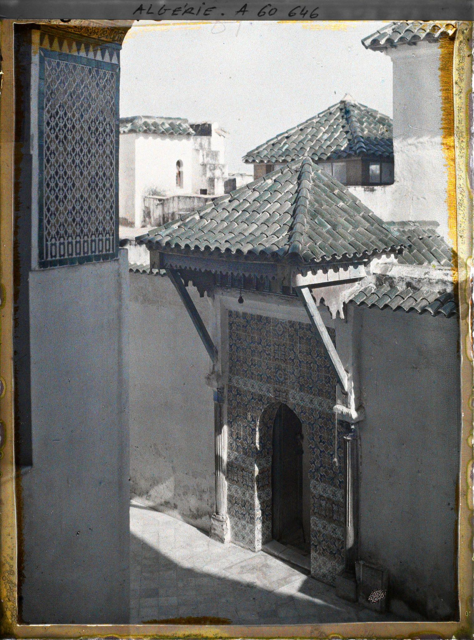 Image représentant La porte de la Koubba de la mosquée de Sidi Bou Médine
