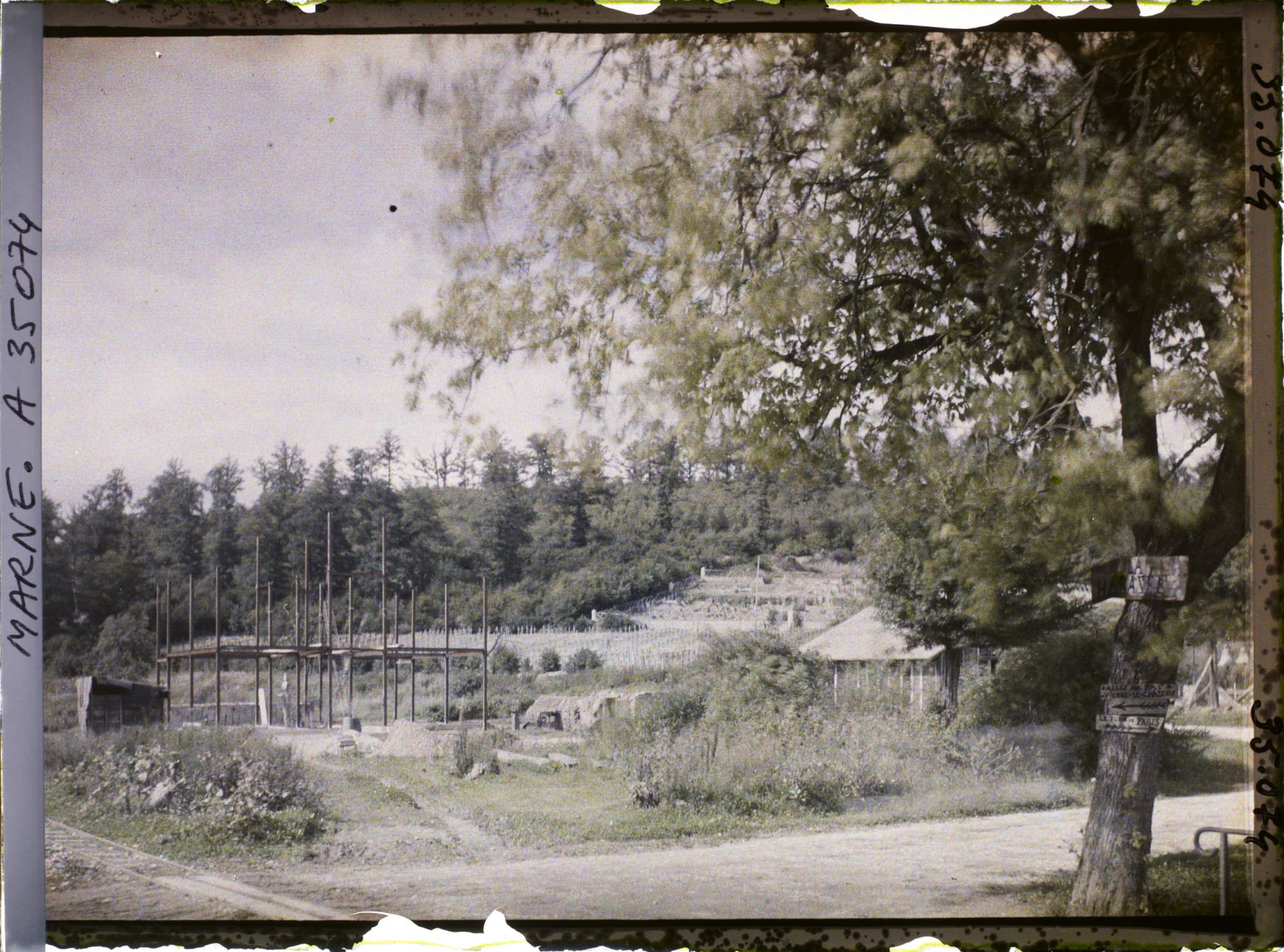 Image représentant France, De la Harazée au Four de Paris , Carrefour de la Harazée