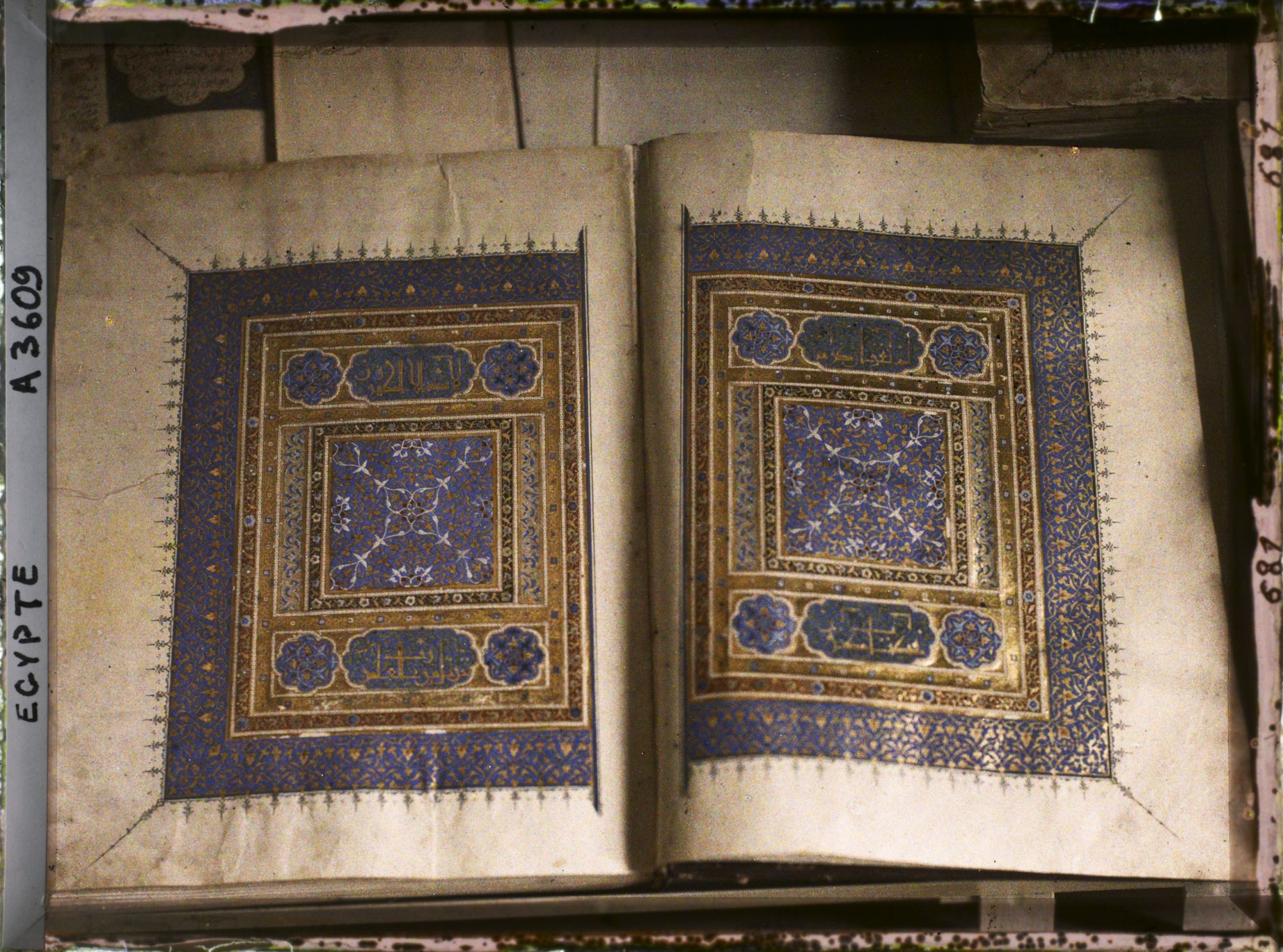 Image représentant Coran datant du XIVe siècle