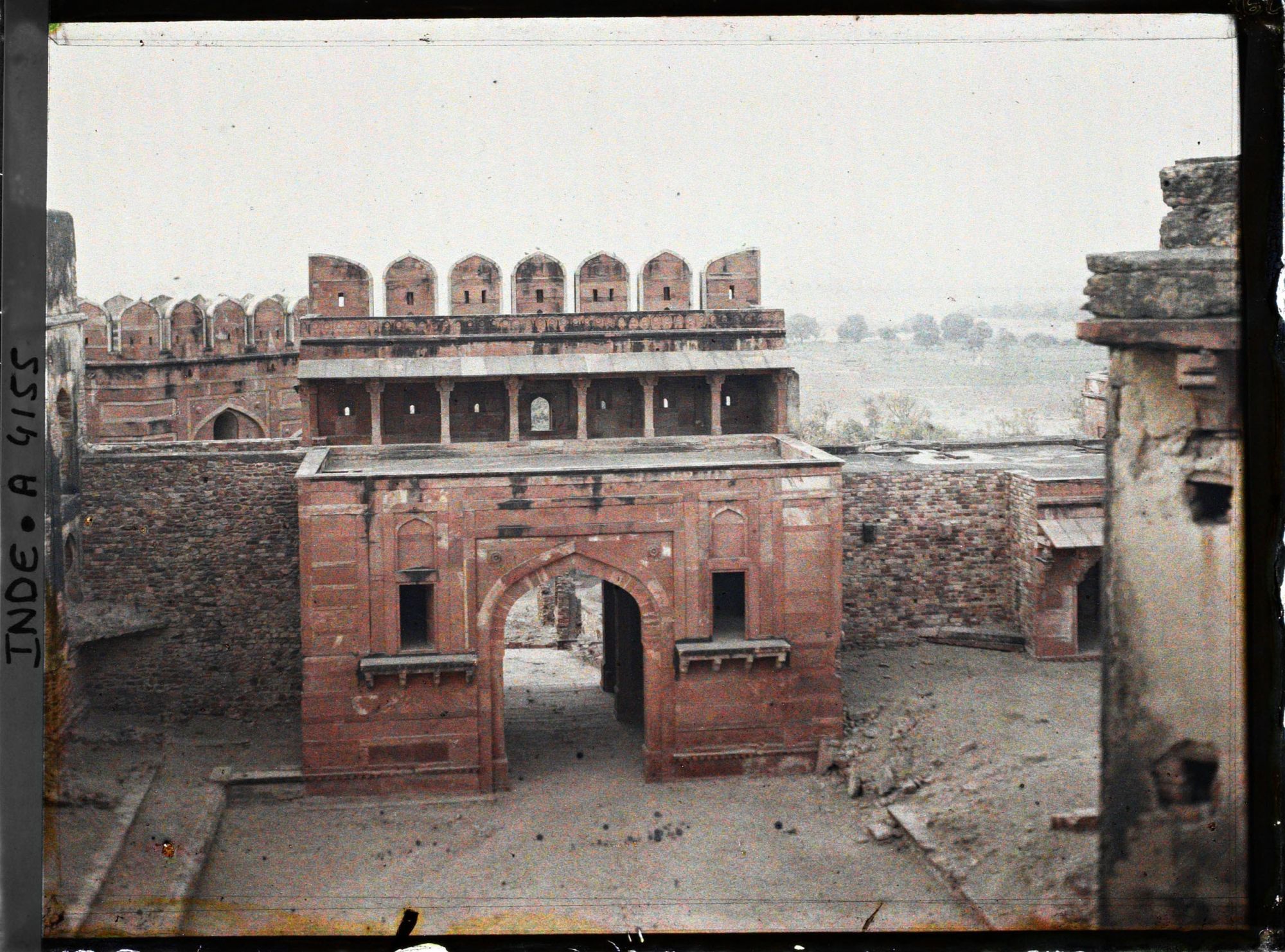 Image représentant Une des neuf portes de la citadelle impériale