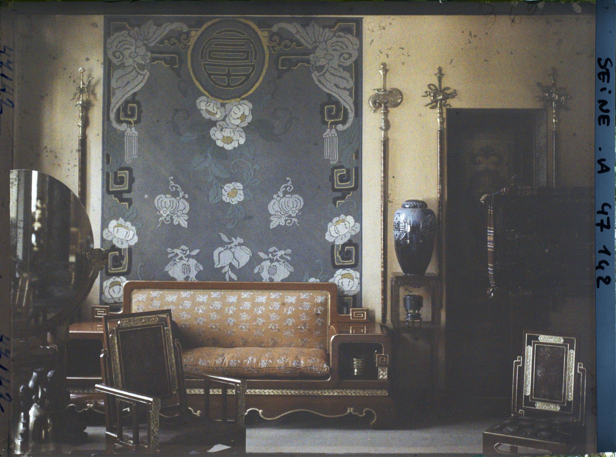 Image représentant L'Exposition des arts décoratifs, Pavillon de l'Indochine, entre le cours Albert 1er et les berges de Seine. Rez-de-chaussée, salon d'honneur