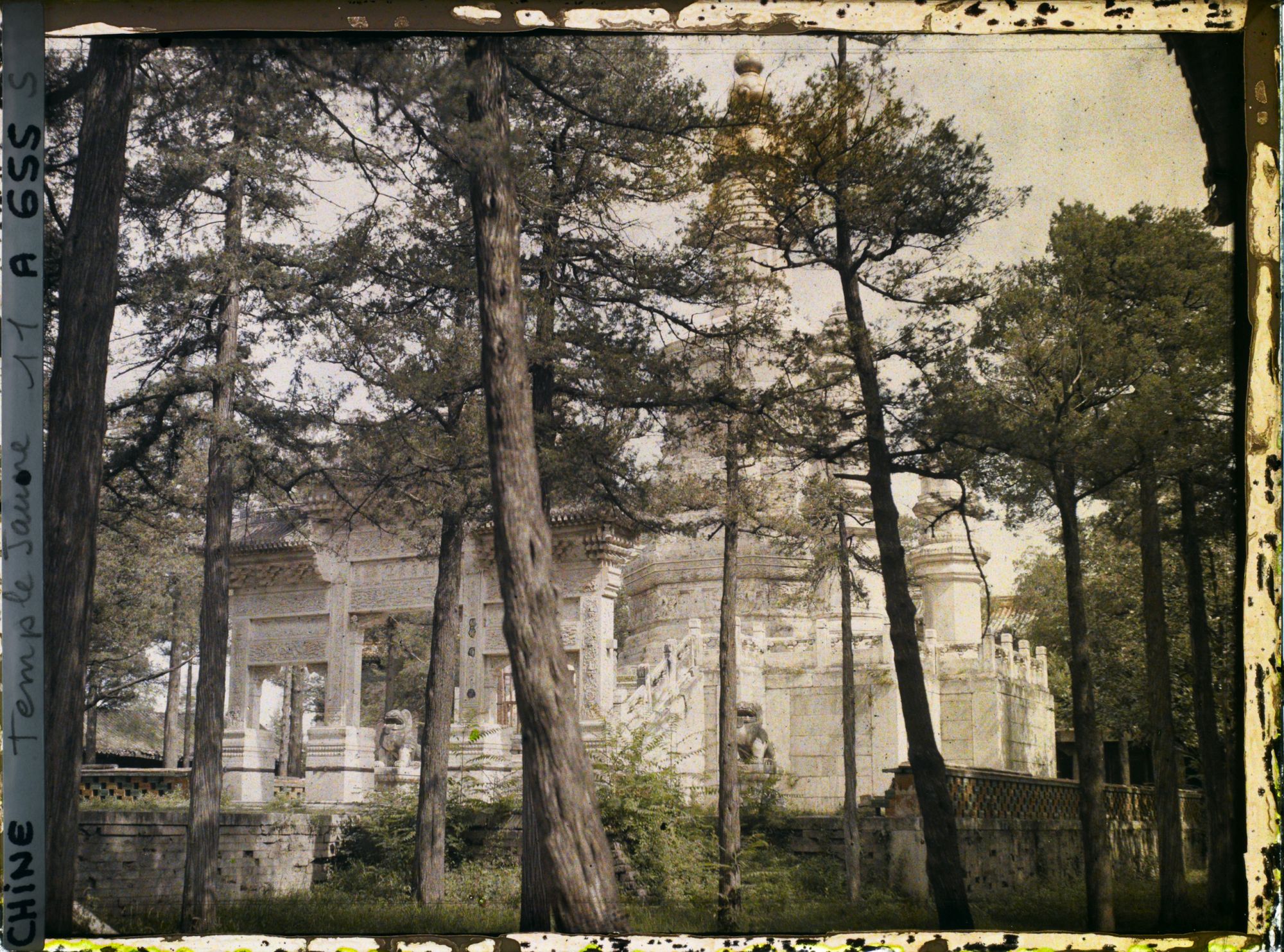 Image représentant Xihuangsi (" temple Jaune de l'Oues "), axe ouest, sur la cour de la pagode