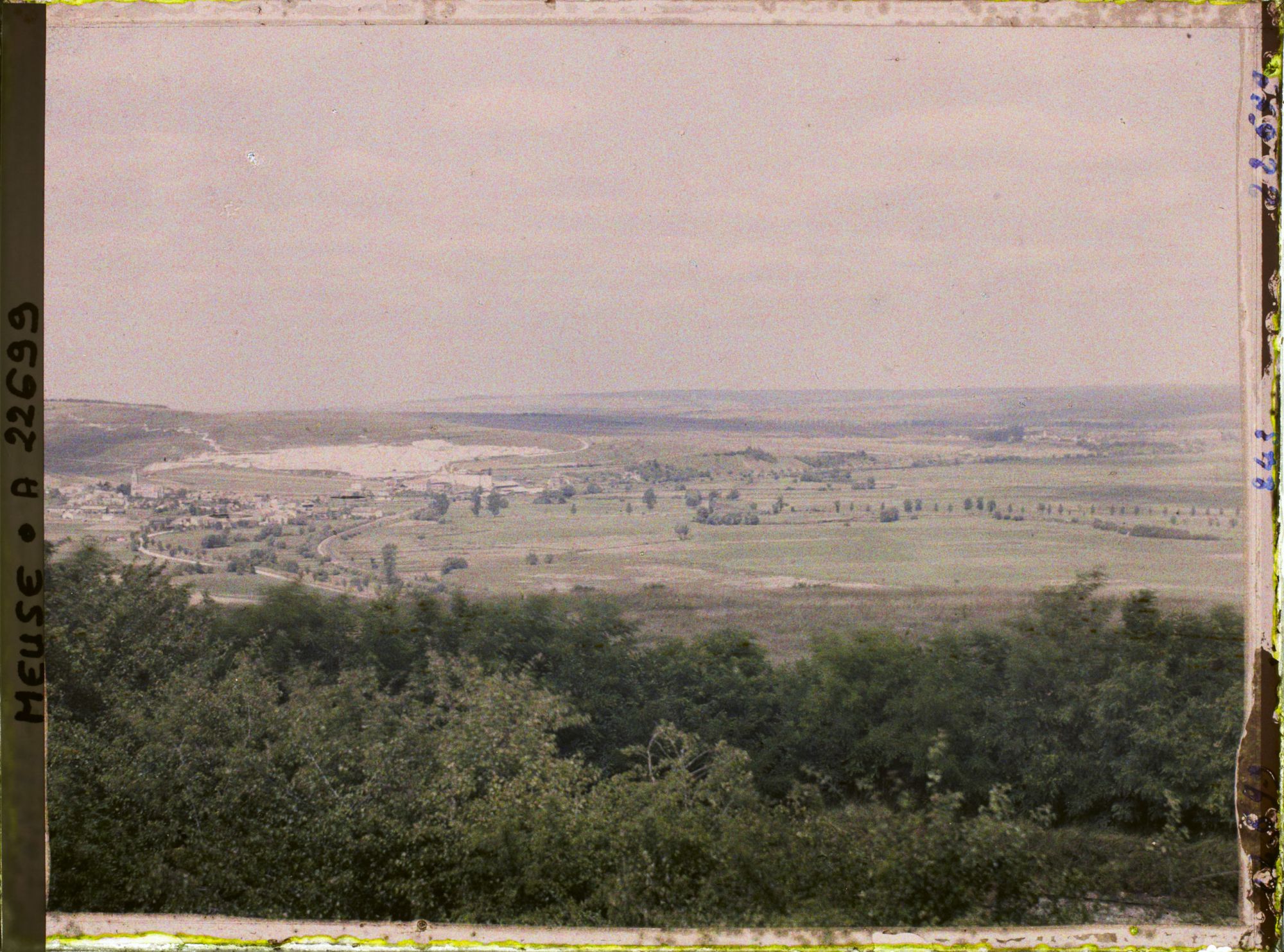 Image représentant France, Fort des Paroches, Village de Dompcervin, vue panoramique du fort des Paroches