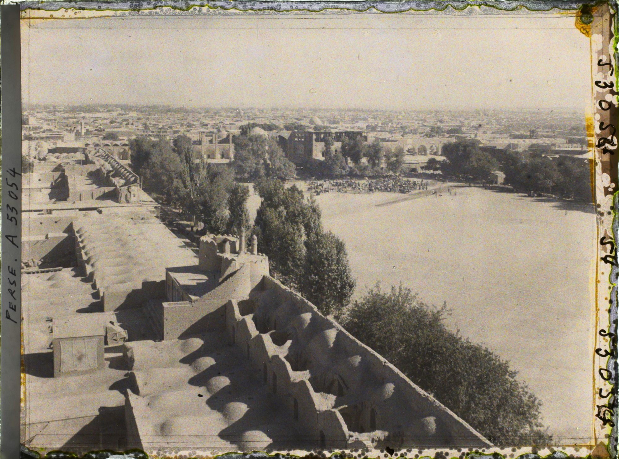 Image représentant La place Naghsh-e Jahan ou Meydan-i-Chah (place Royale), vers le bazar, au nord