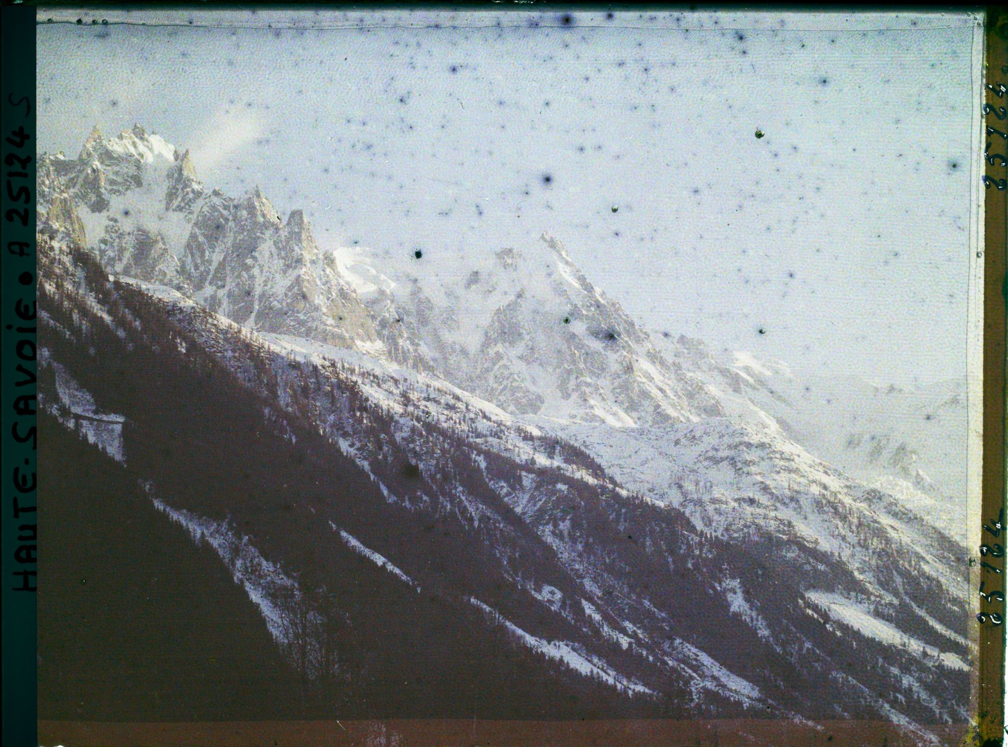Image représentant France Les Alpes, Vallée de Chamonix, Coucher de Soleil s/ le Mt Blanc, les Aiges du Midi, du Plan et de la Blaitière (5h 15)