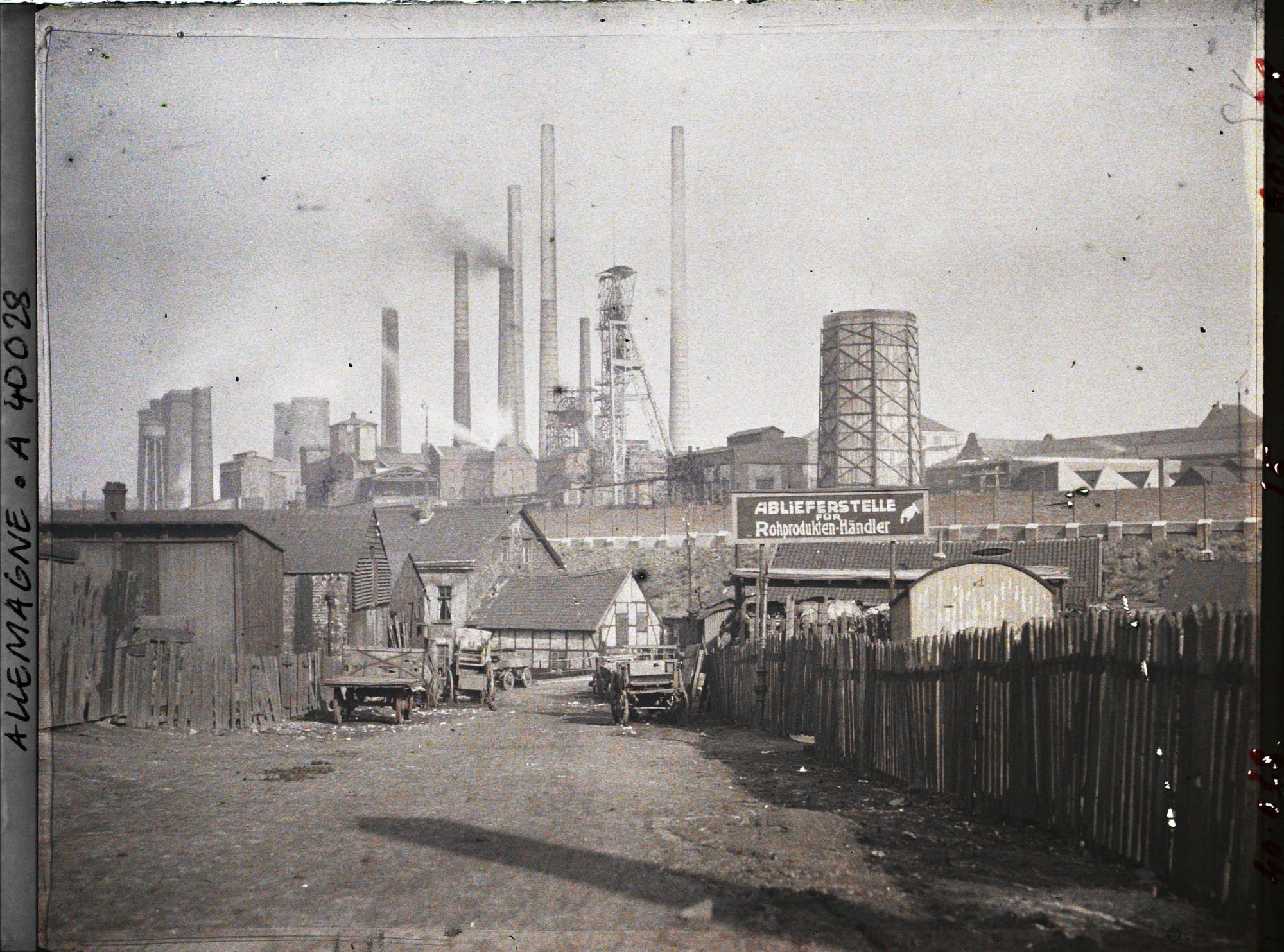 Image représentant Prusse, Essen, Usine de Charbon et Cokerie en activité