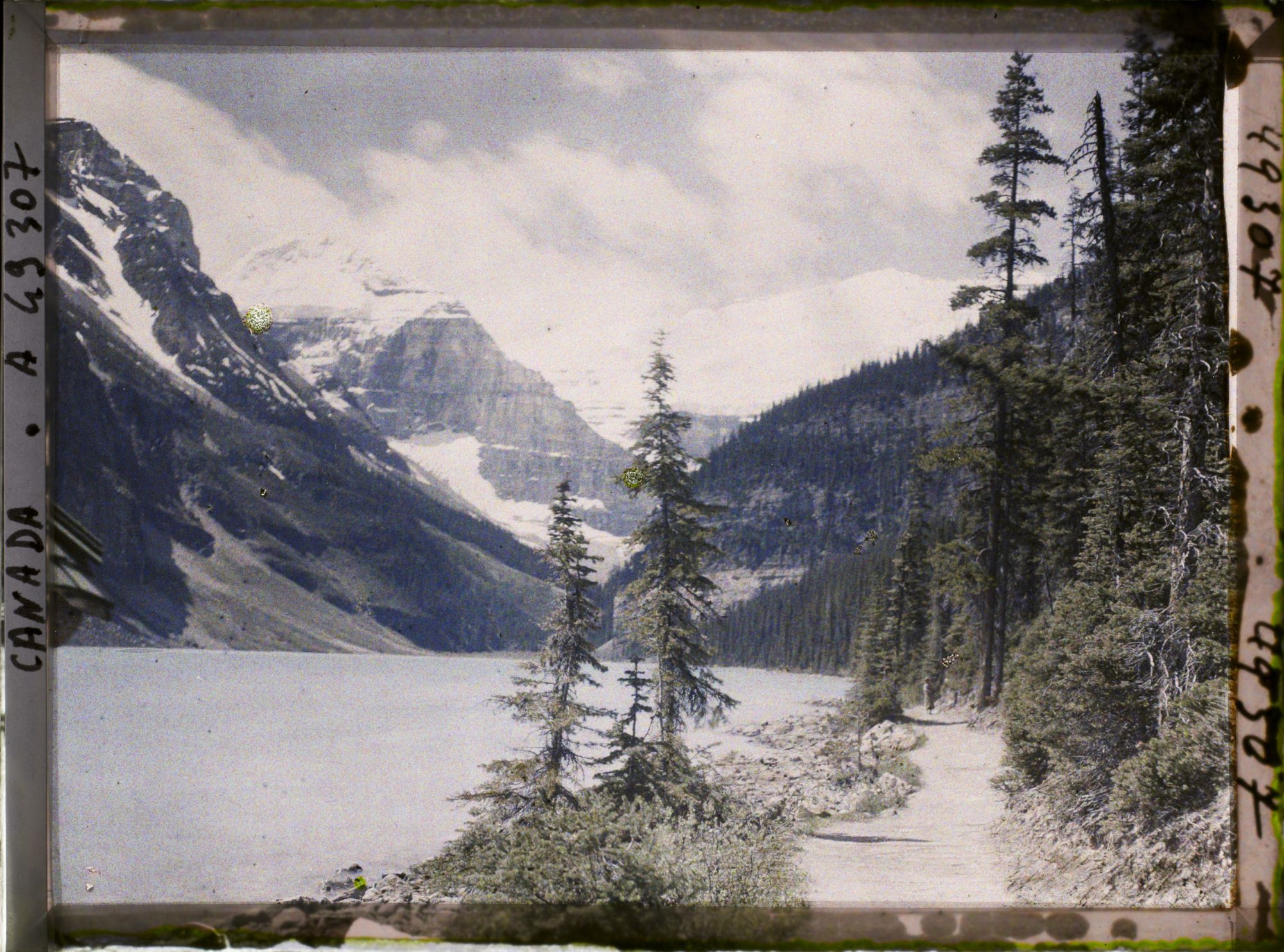 Image représentant Canada, Lac Louise, Vue vers le Pic Victoria