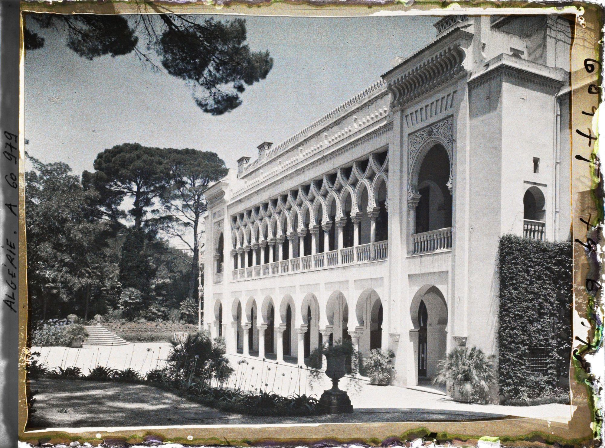 Image représentant La salle des fêtes du palais d'été du Gouverneur