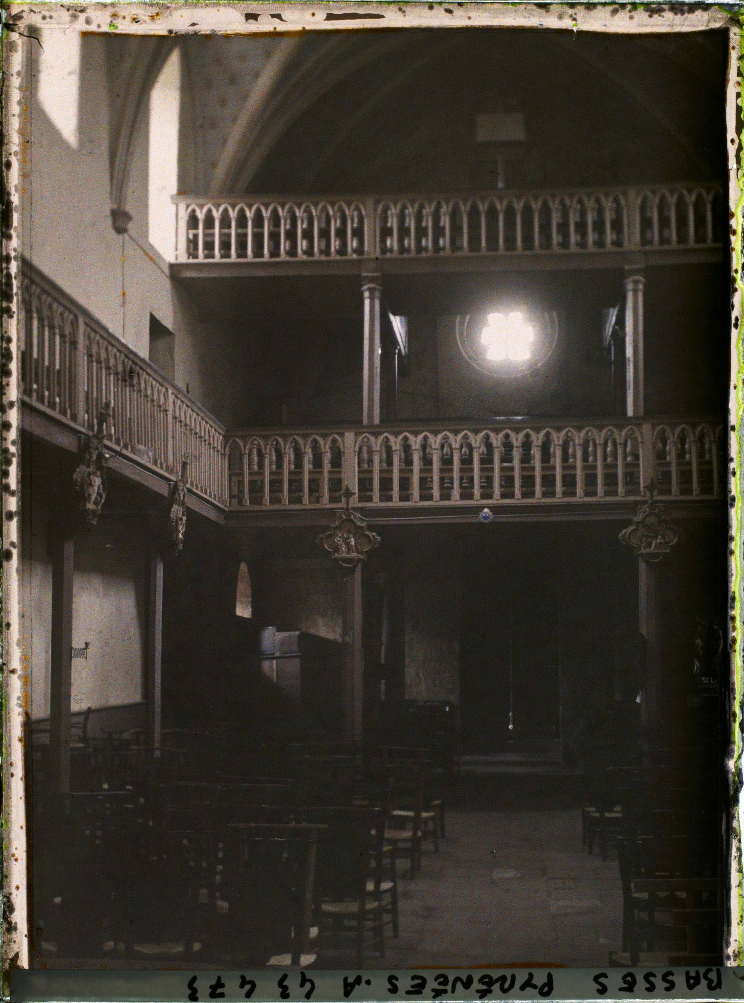 Image représentant France, Bidarray, L'Intérieur de l'Eglise, Côté opposé au maitre autel pr montrer les galeries réservées aux Hommes