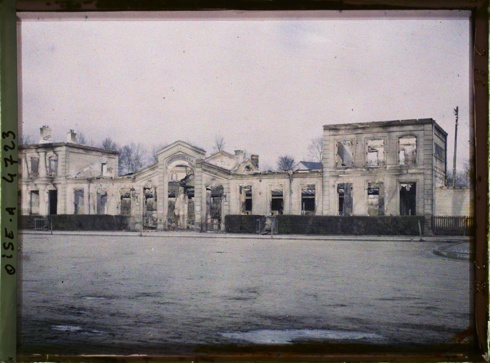 Image représentant Extérieur de la gare en ruines