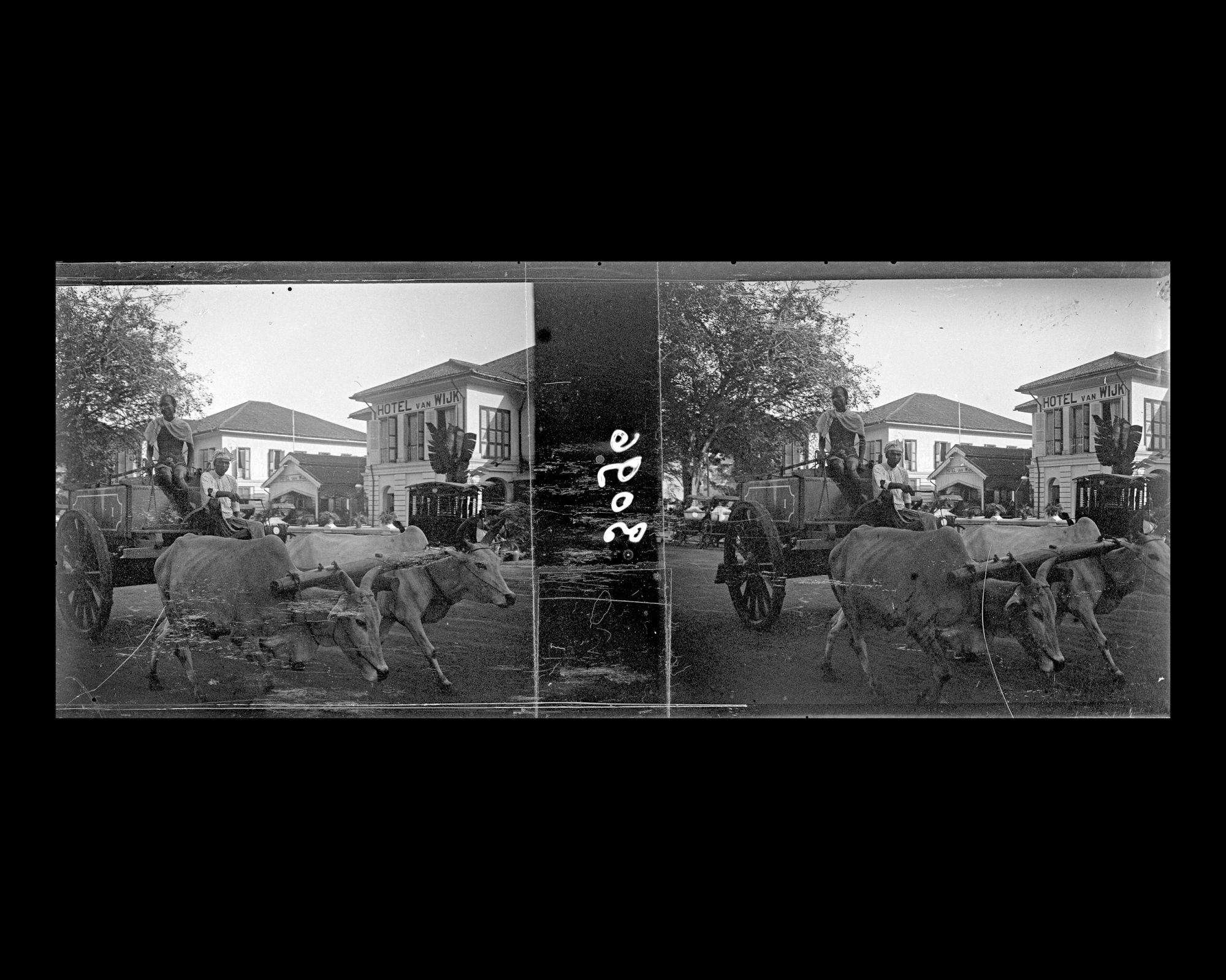 Image représentant Scène de rue sur Stamford Road, avec l'hôtel van Wijk