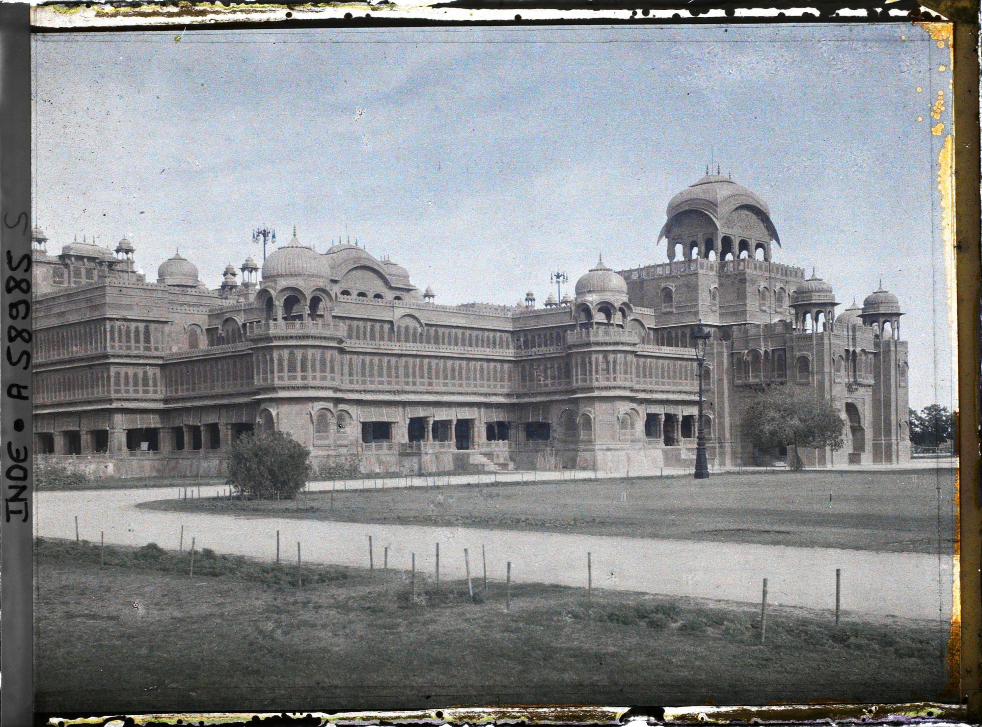 Image représentant Le palais de Lallgarh