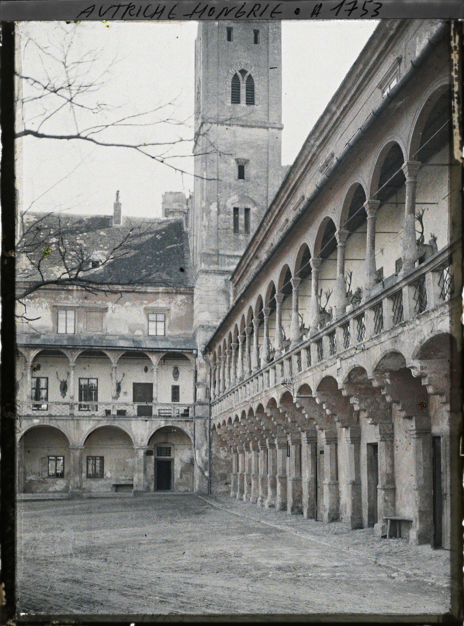 Image représentant Autriche Hongrie, Lundenbourg, La Galerie & la Tour Cassée du Château
