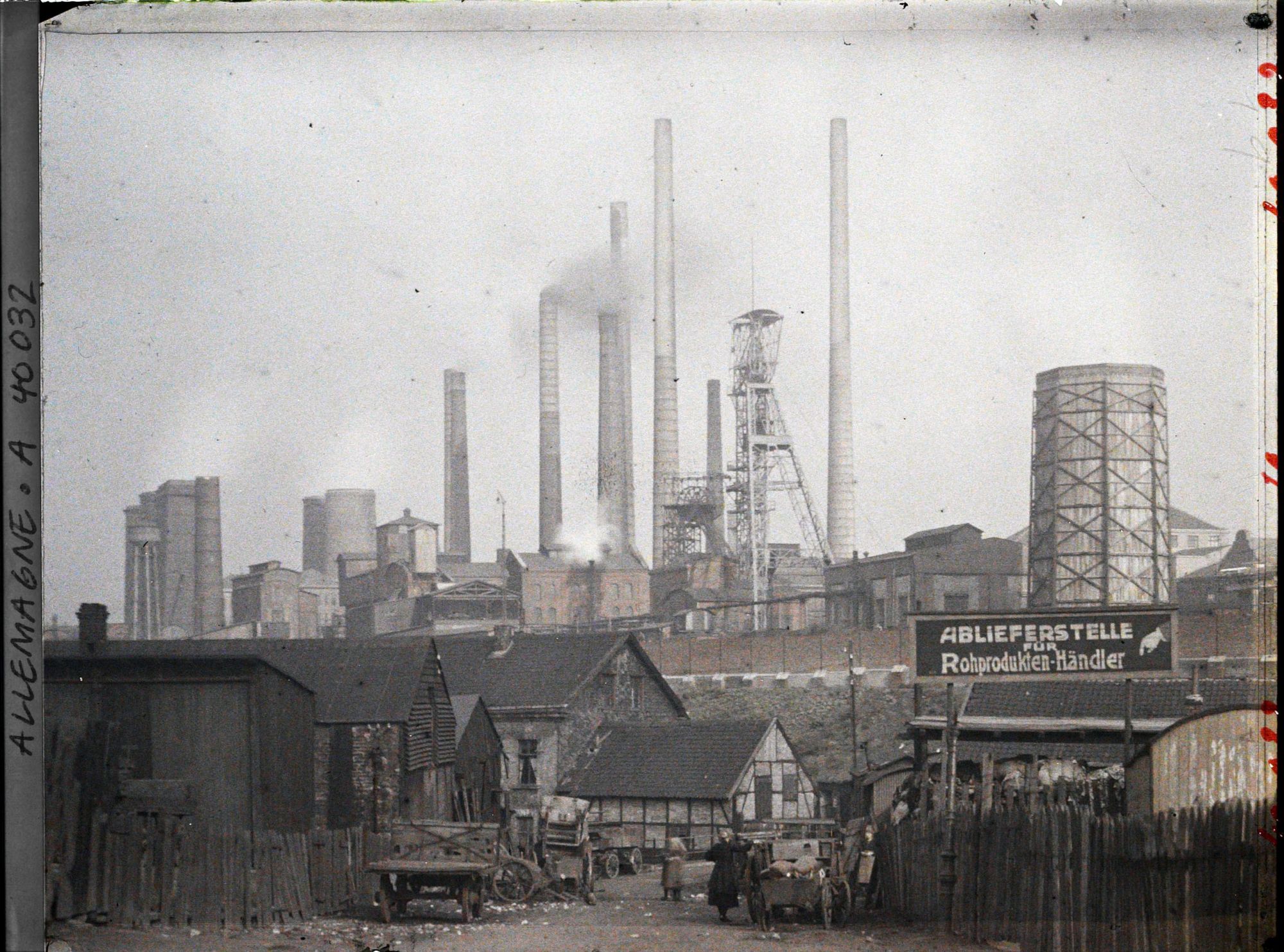 Image représentant Prusse, Essen, Usine de Charbon et Cokerie en activité