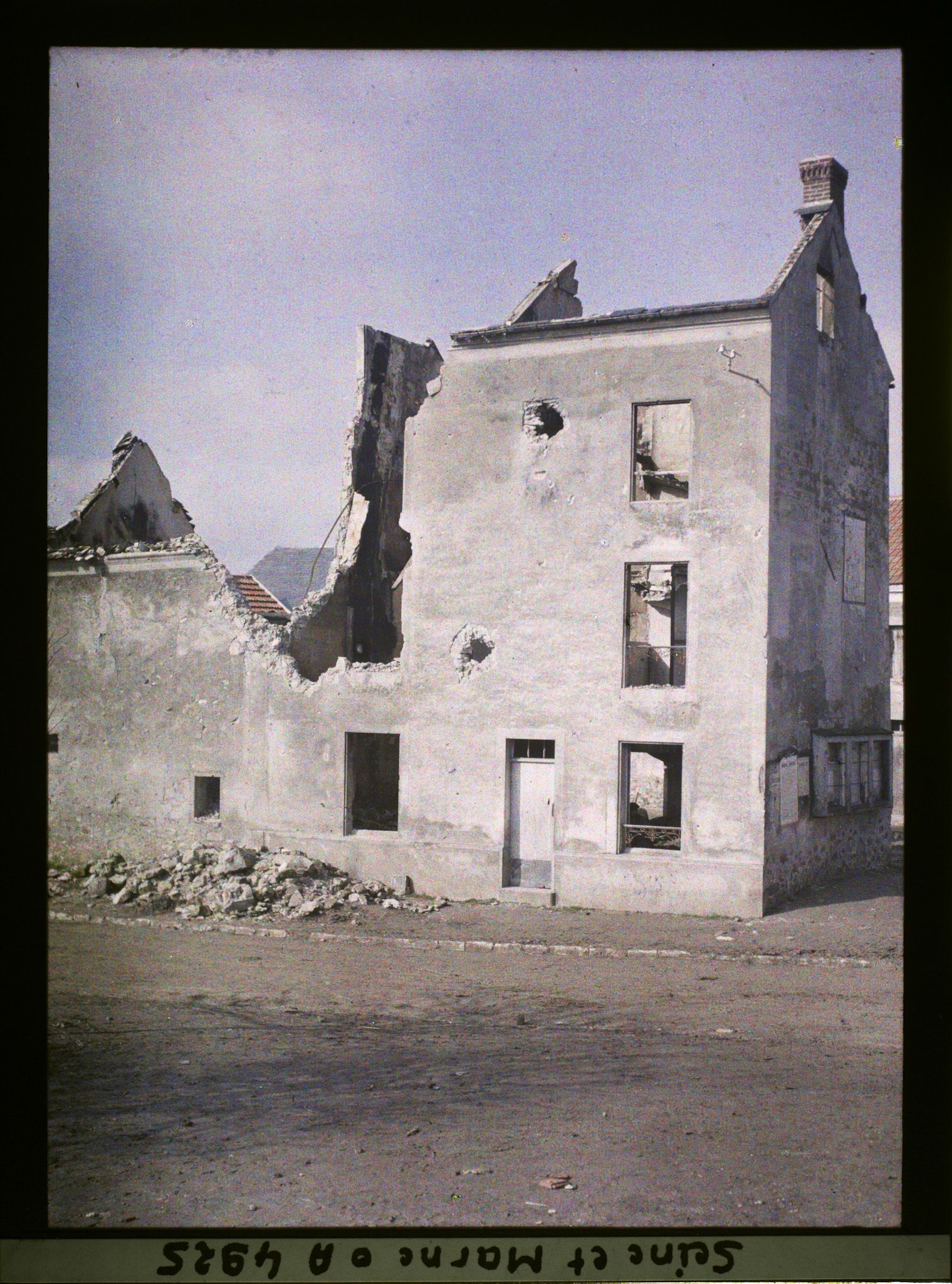 Image représentant France, Barcy, La maison en face de l'Eglise