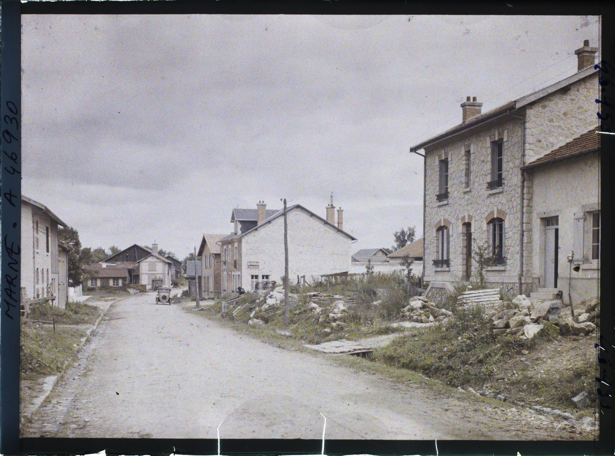 Image représentant France, Binarville Marne (210 h), Entrée de Binarville (par la rte des Autry - Diron Autry)