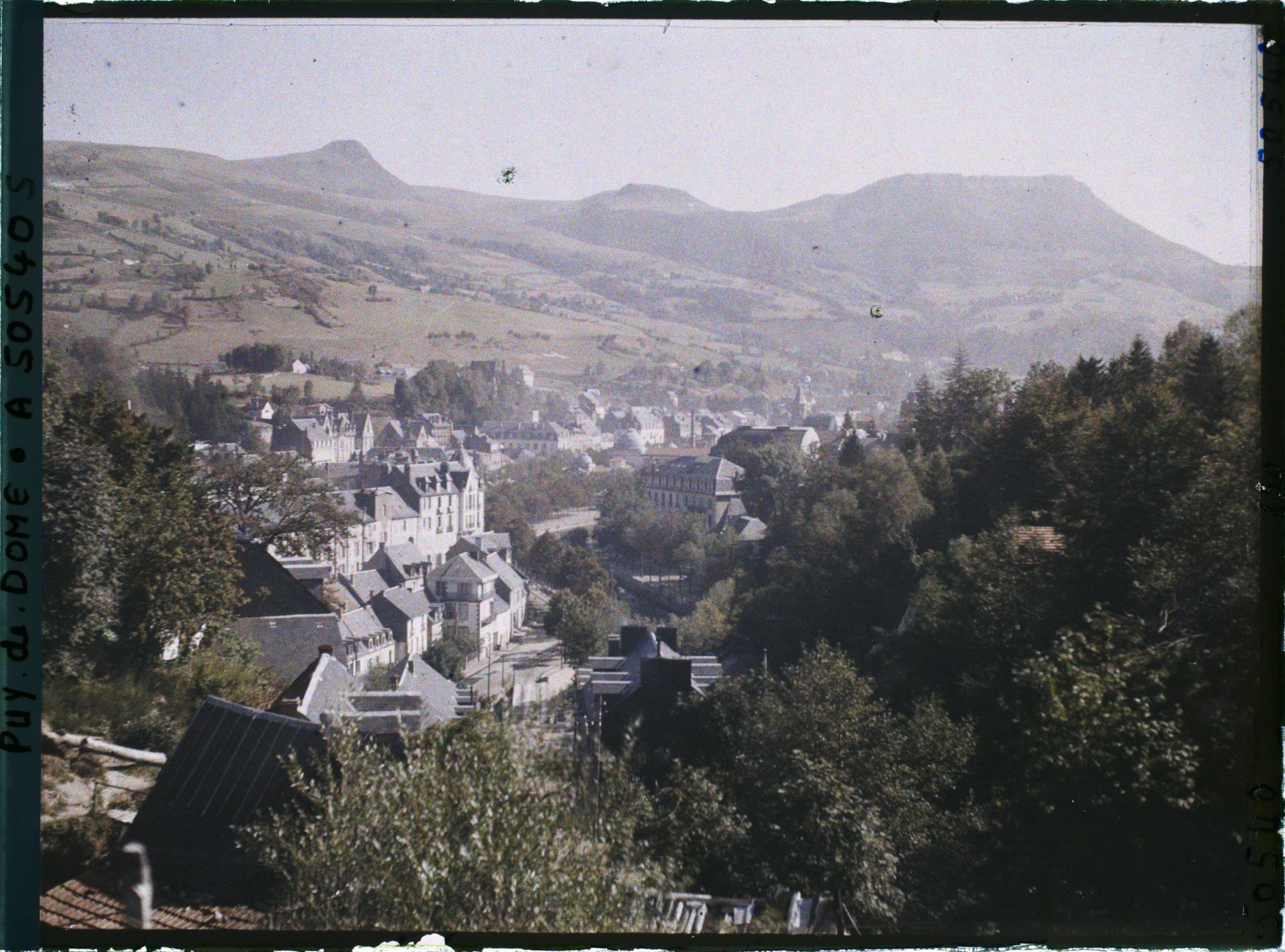 Image représentant France, La Bourboule, Vue gle prise vers le N.E - au fond, à dr. le Puy Gros