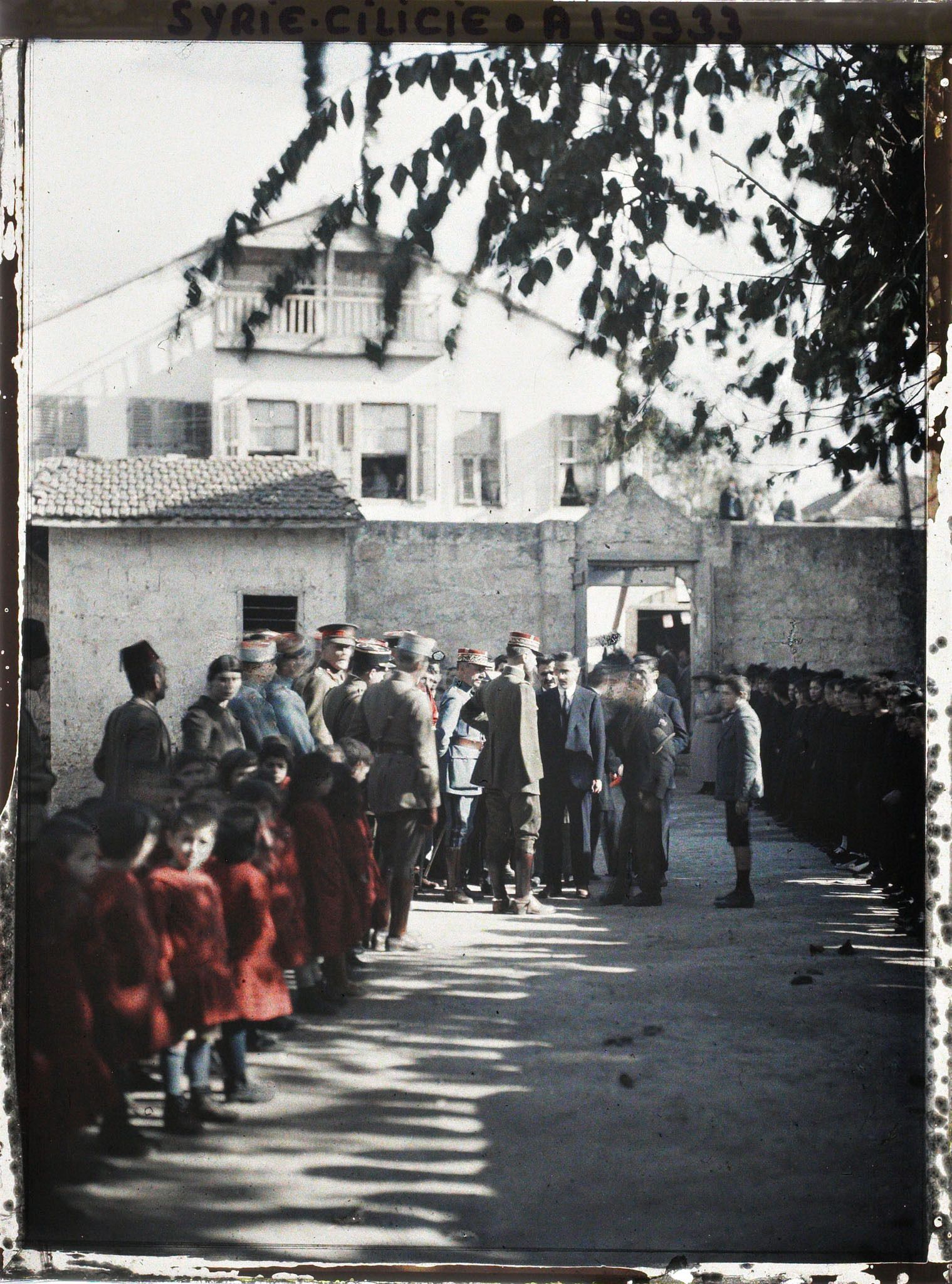 Image représentant Visite d'une école arménienne par le général Gouraud