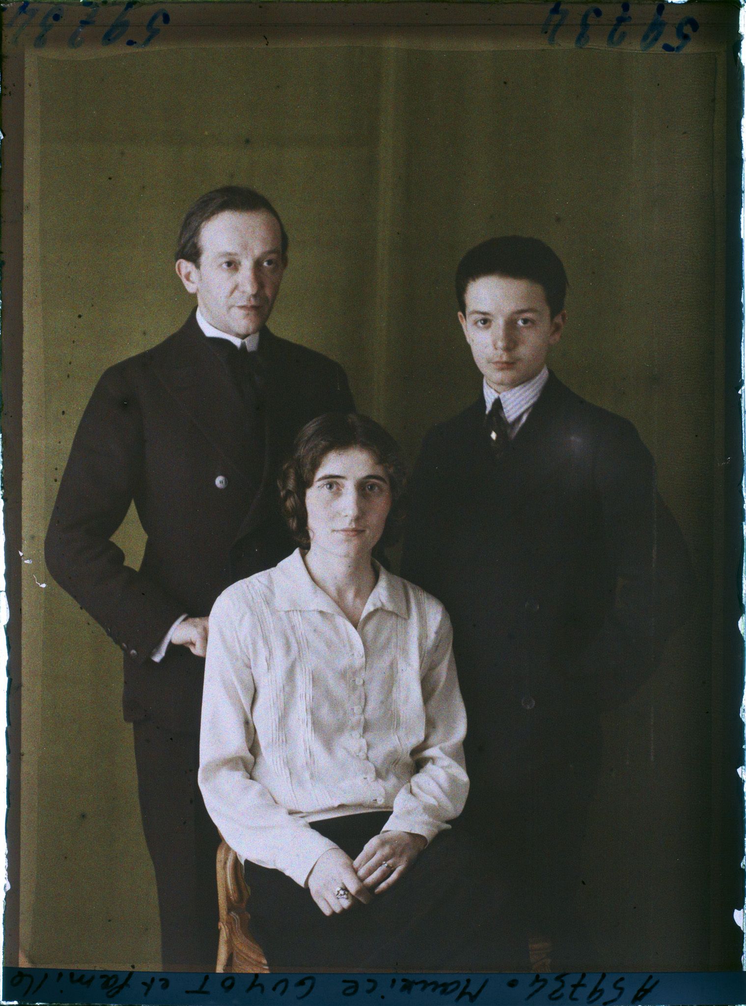 Image représentant Monsieur Maurice Guyot, Madame Guyot et leur fils