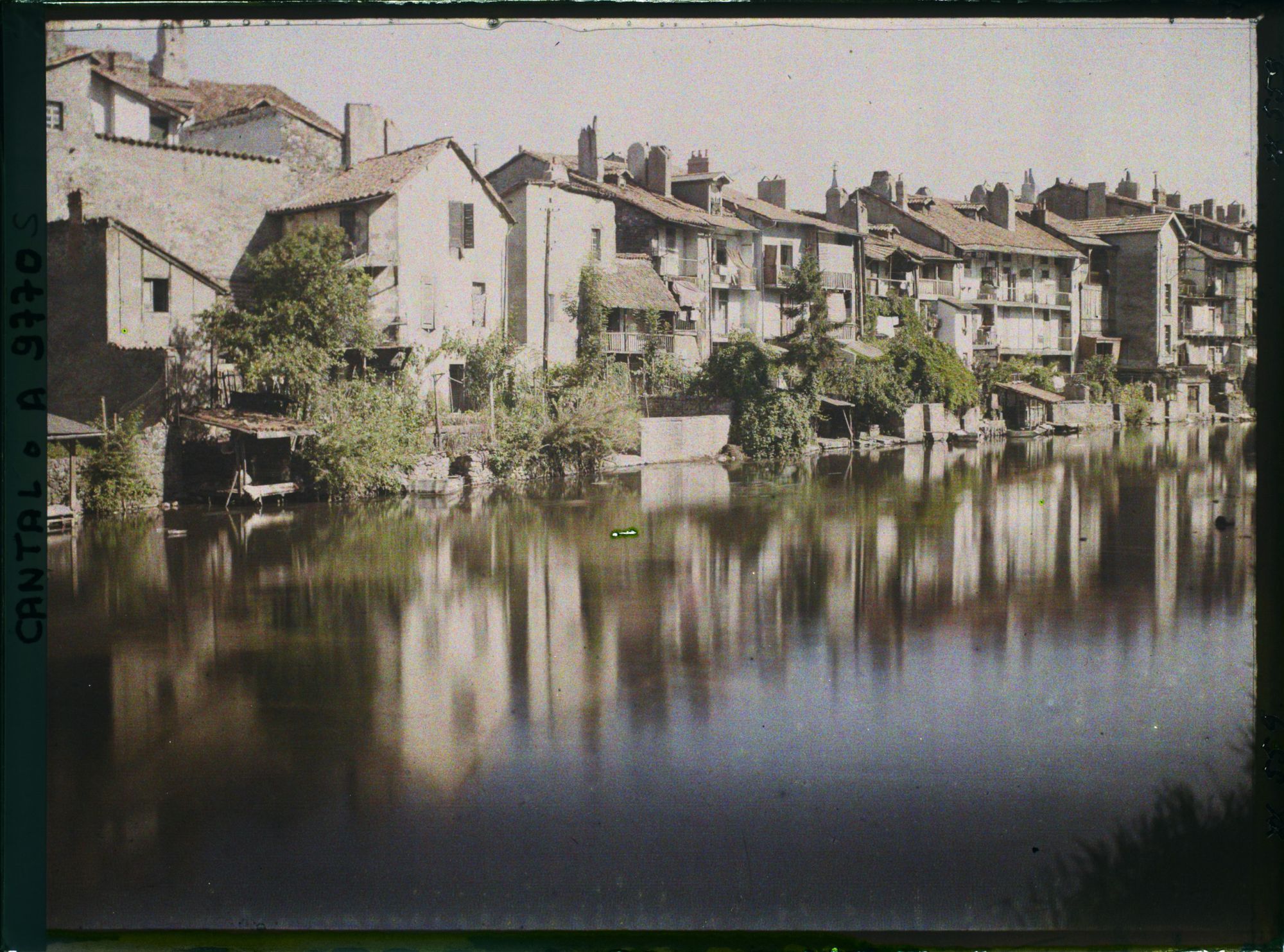 Image représentant Les maisons au bord de la Jordanne, quartier du Pont Rouge