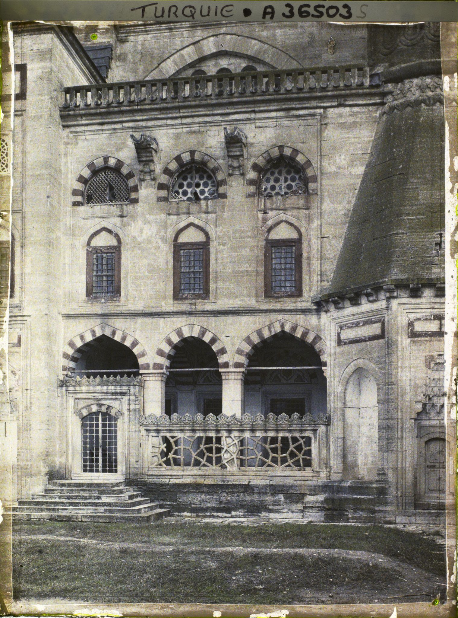 Image représentant la façade sud, (façade extérieure) de Selimiye Camii (Grande Mosquée)