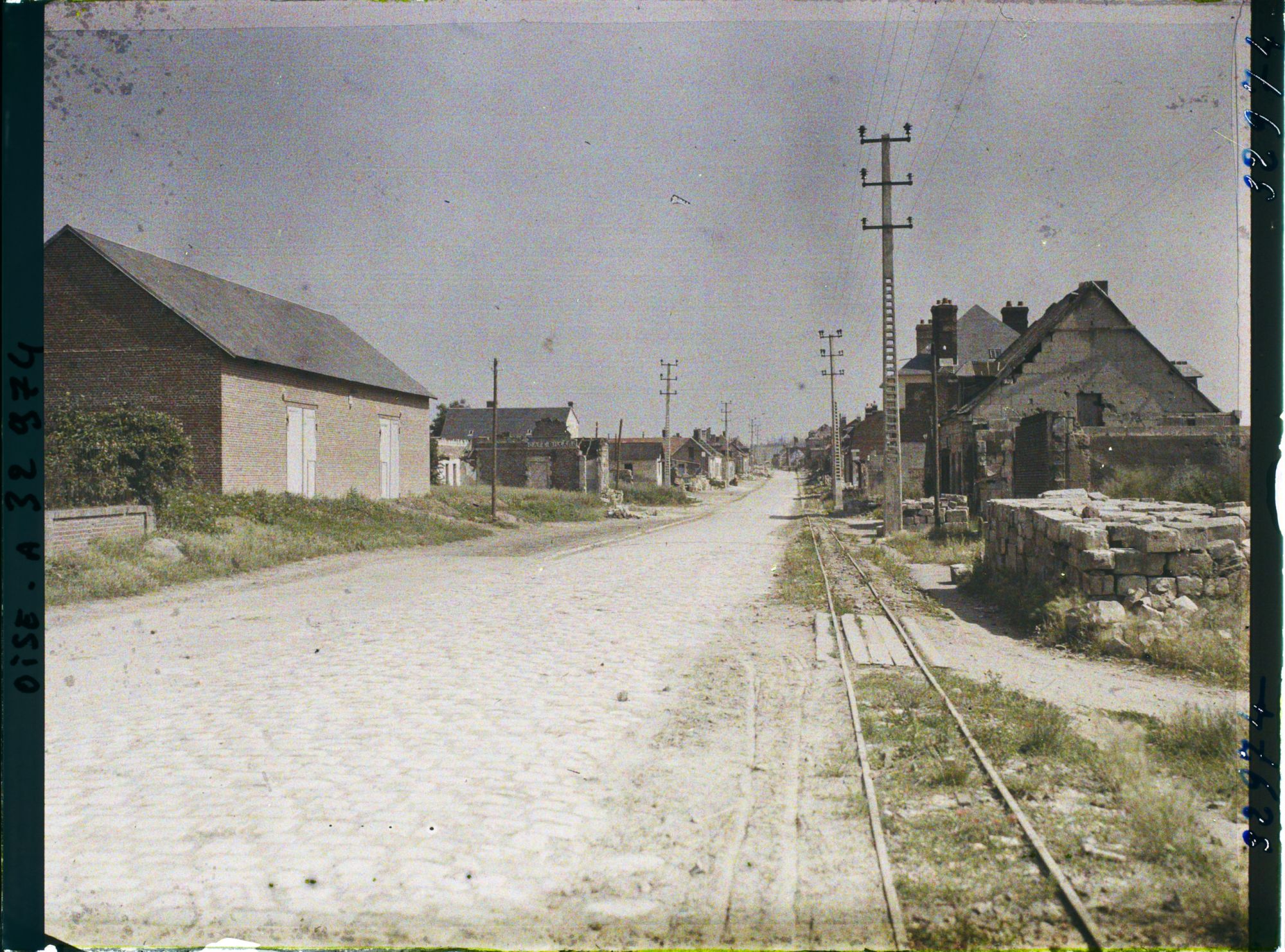 Image représentant France, Chiry, Ruines et reconstructions