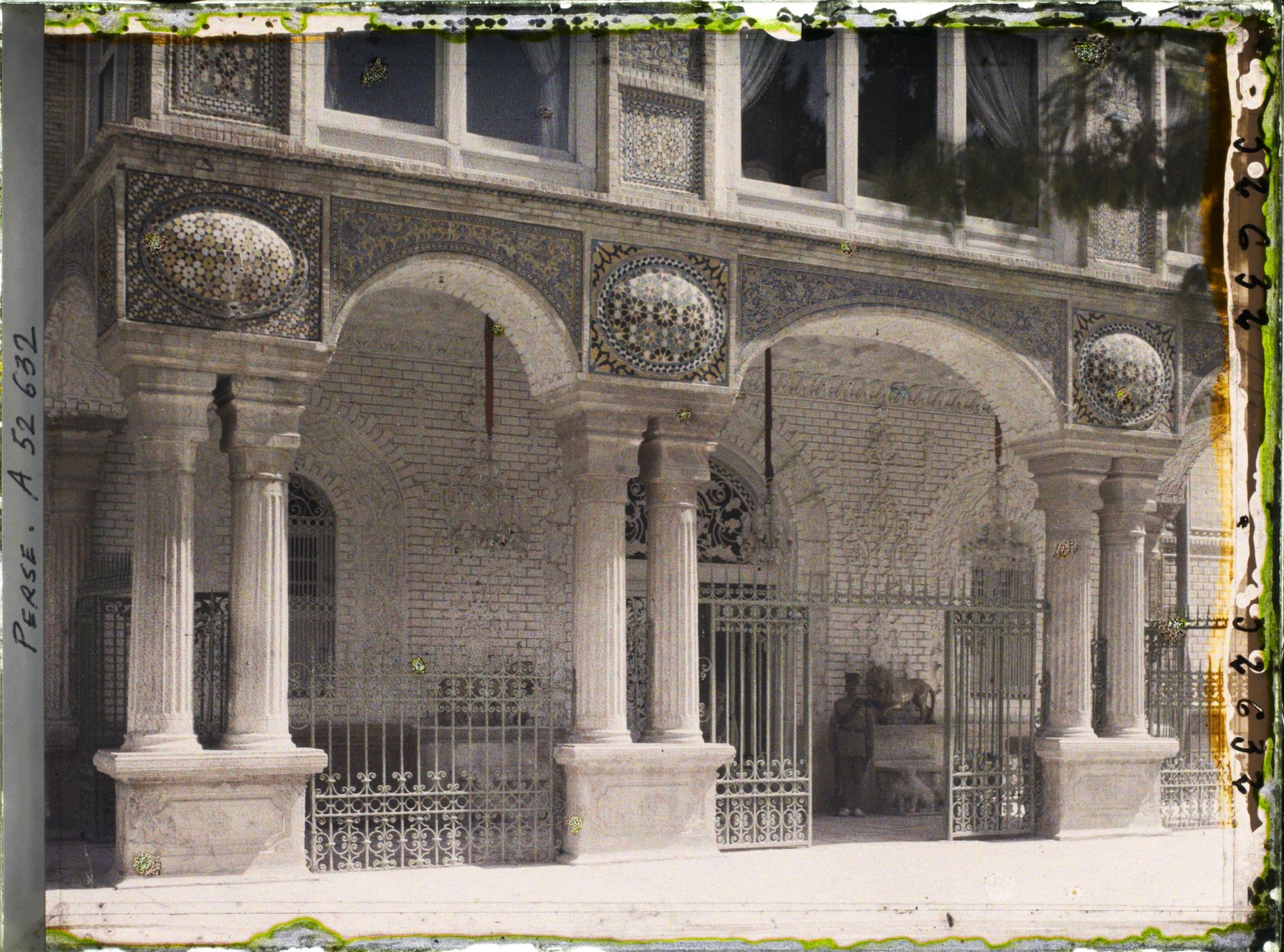 Image représentant Dans l'Arg (la citadelle royale), l'entrée du Palais du Golestan