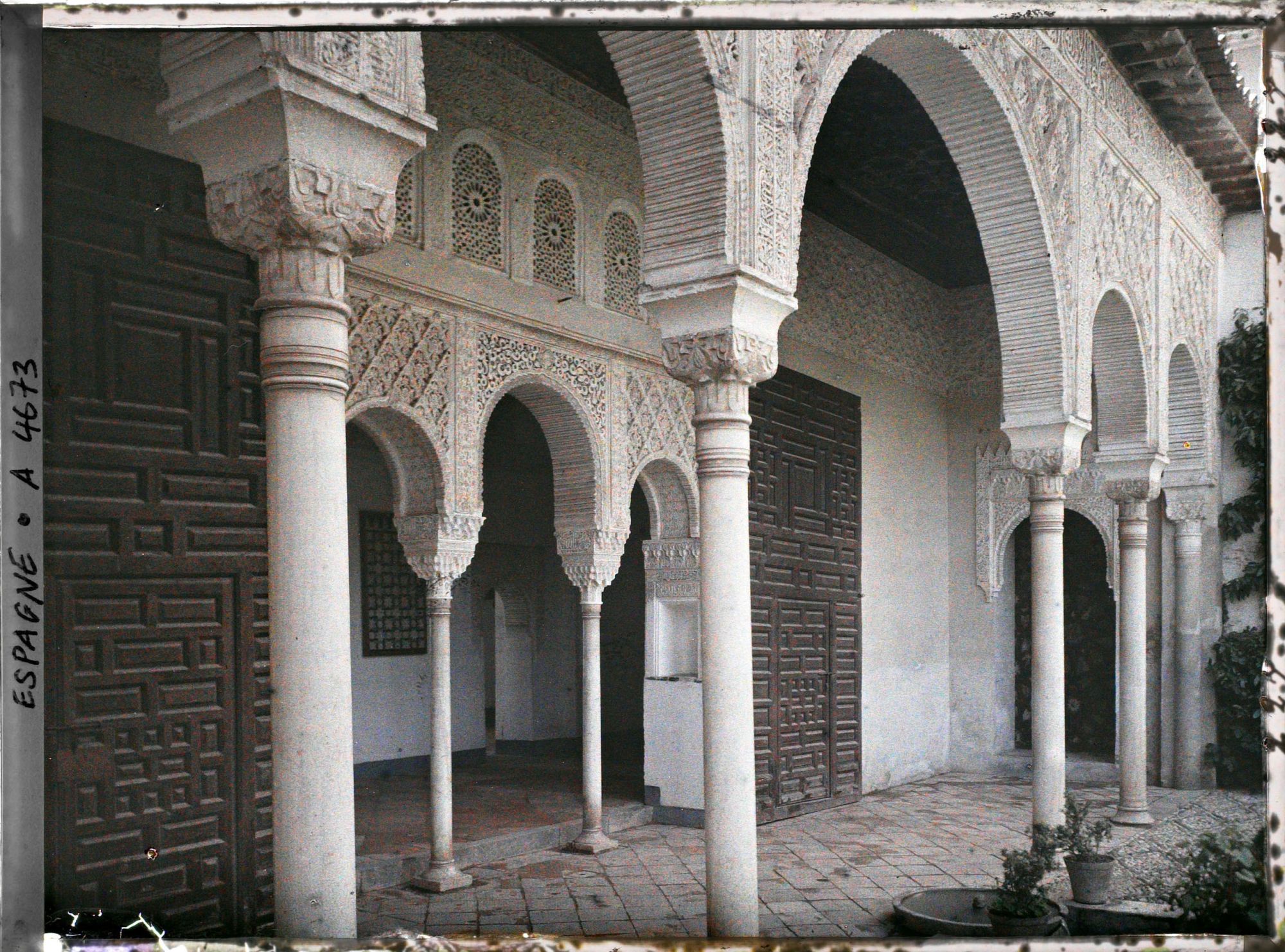 Image représentant Generalife : galerie du pavillon ouest du patio de la Acequia (patio du Canal)