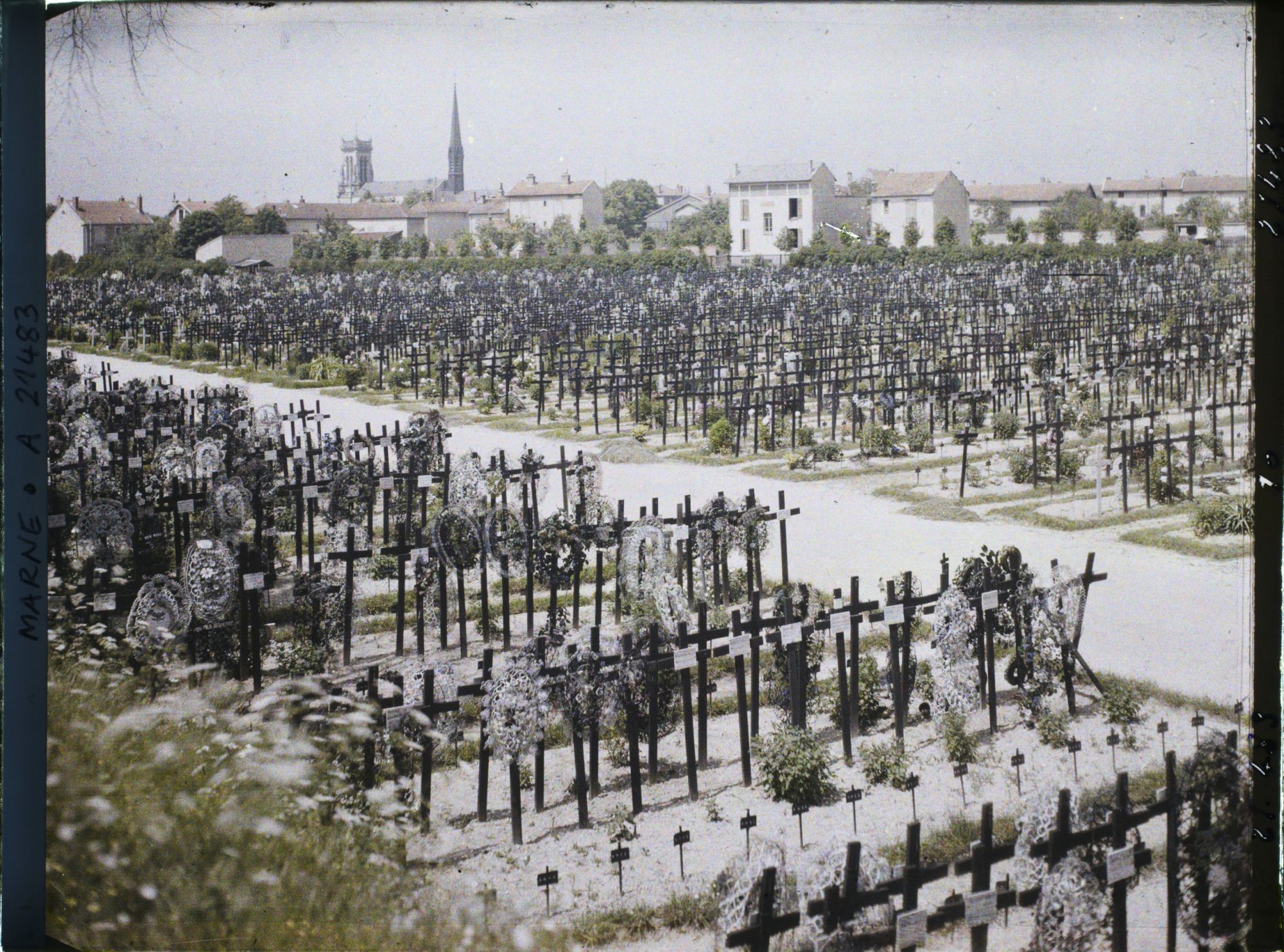 Image représentant France, Chalons s/Marne, Aspect général Sud du Cimetière