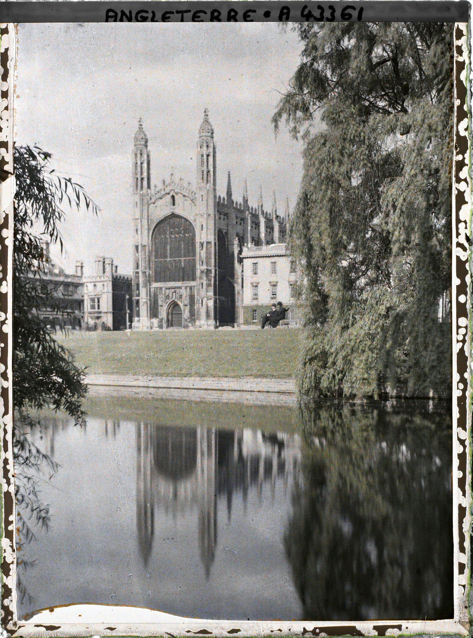 Image représentant La chapelle du King's College vue du parc